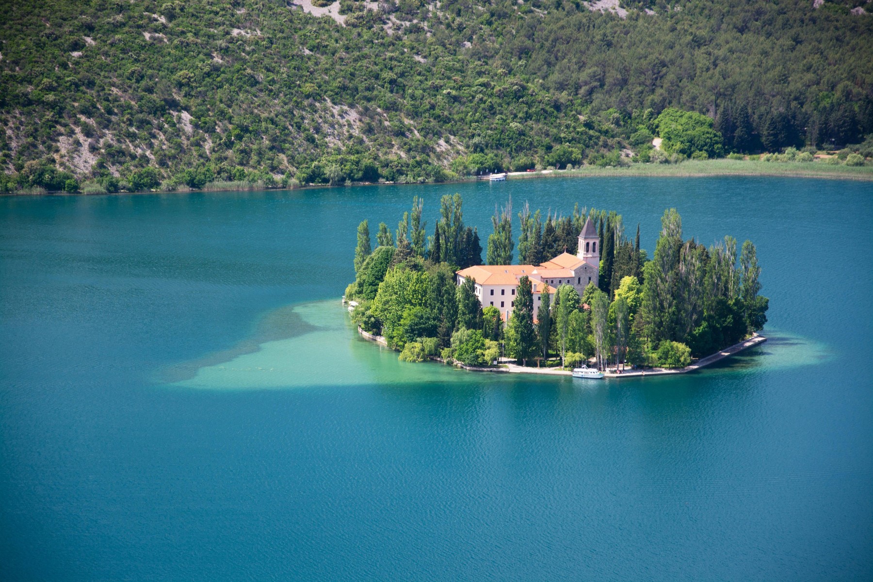 otok Visovac Hrvaška nacionalni park Krka