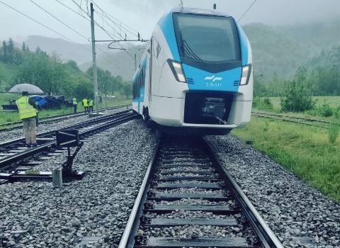 Iztirjenje podstavnega vozička vlaka