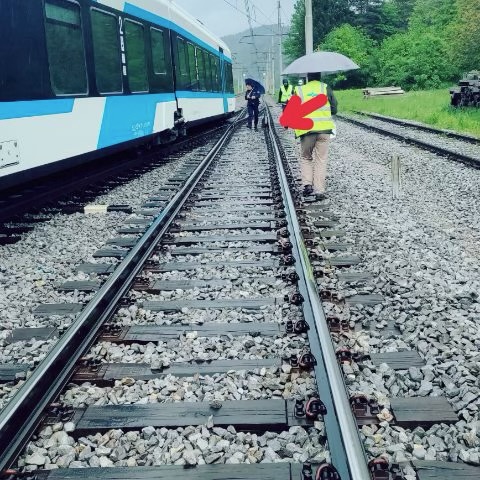 Iztirjenje podstavnega vozička vlaka