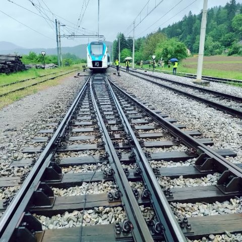 Iztirjenje podstavnega vozička vlaka