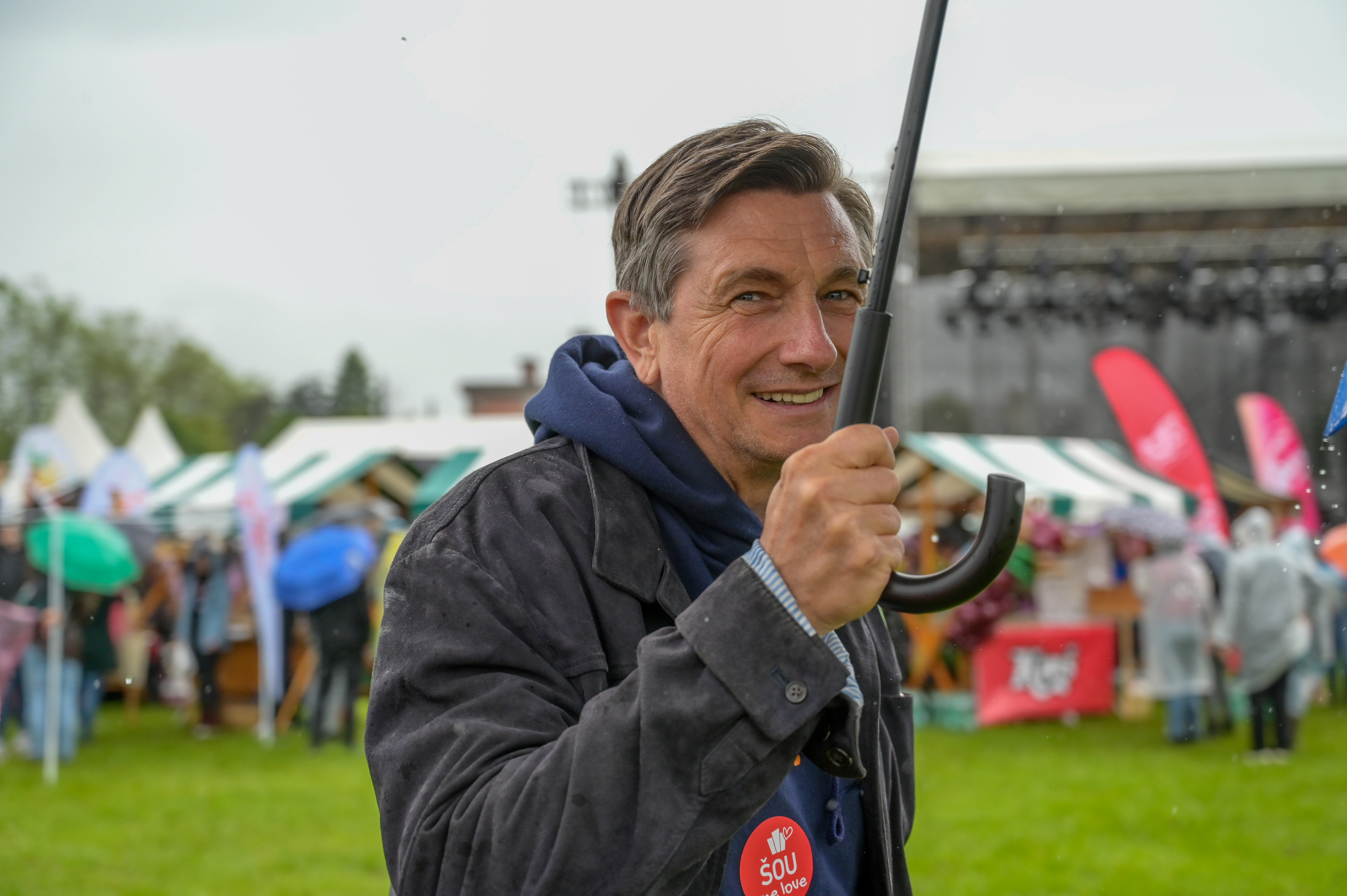 Borut Pahor, Škisova tržnica, Zabava, dež, študentje