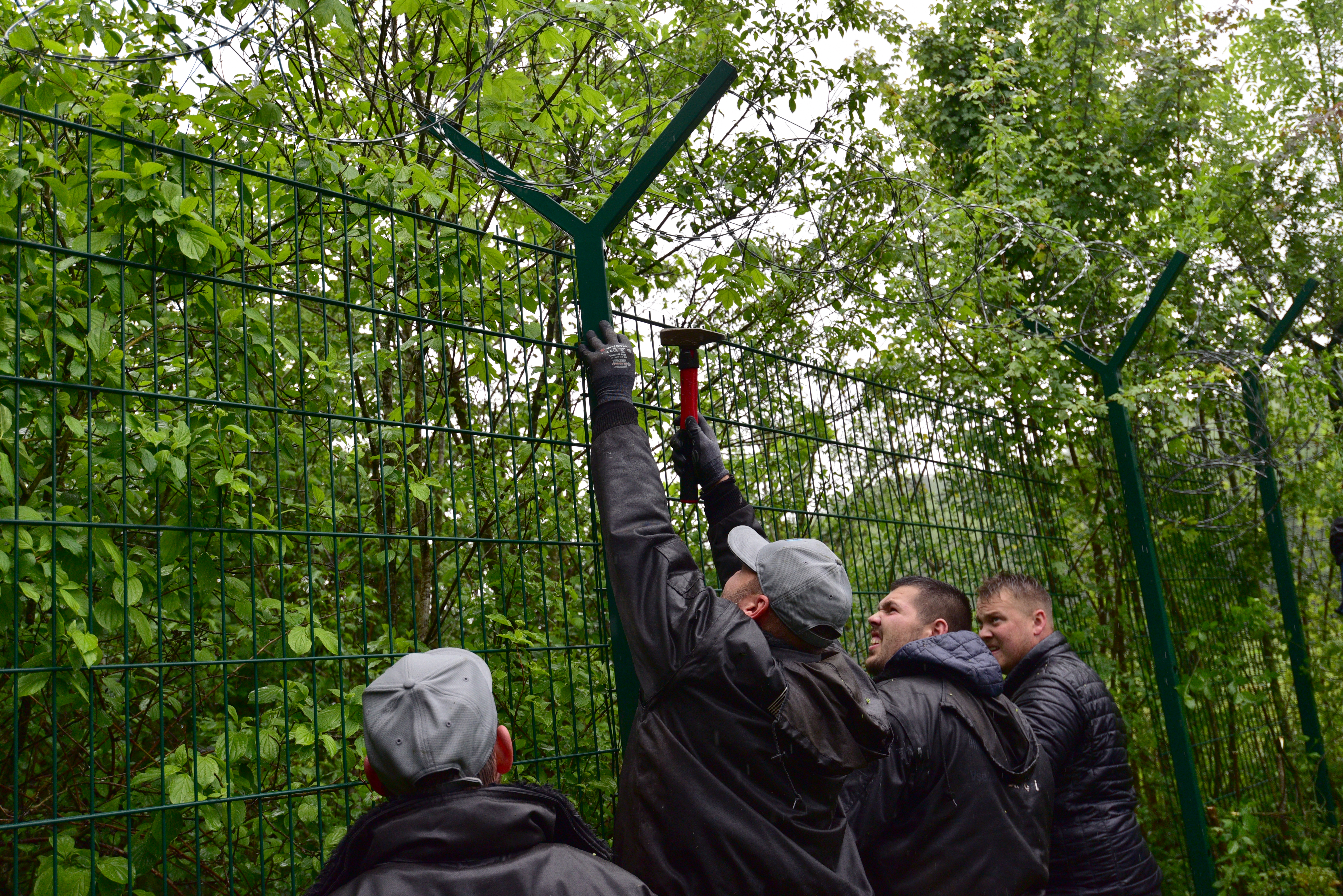 Odstranjevanje ograj na meji