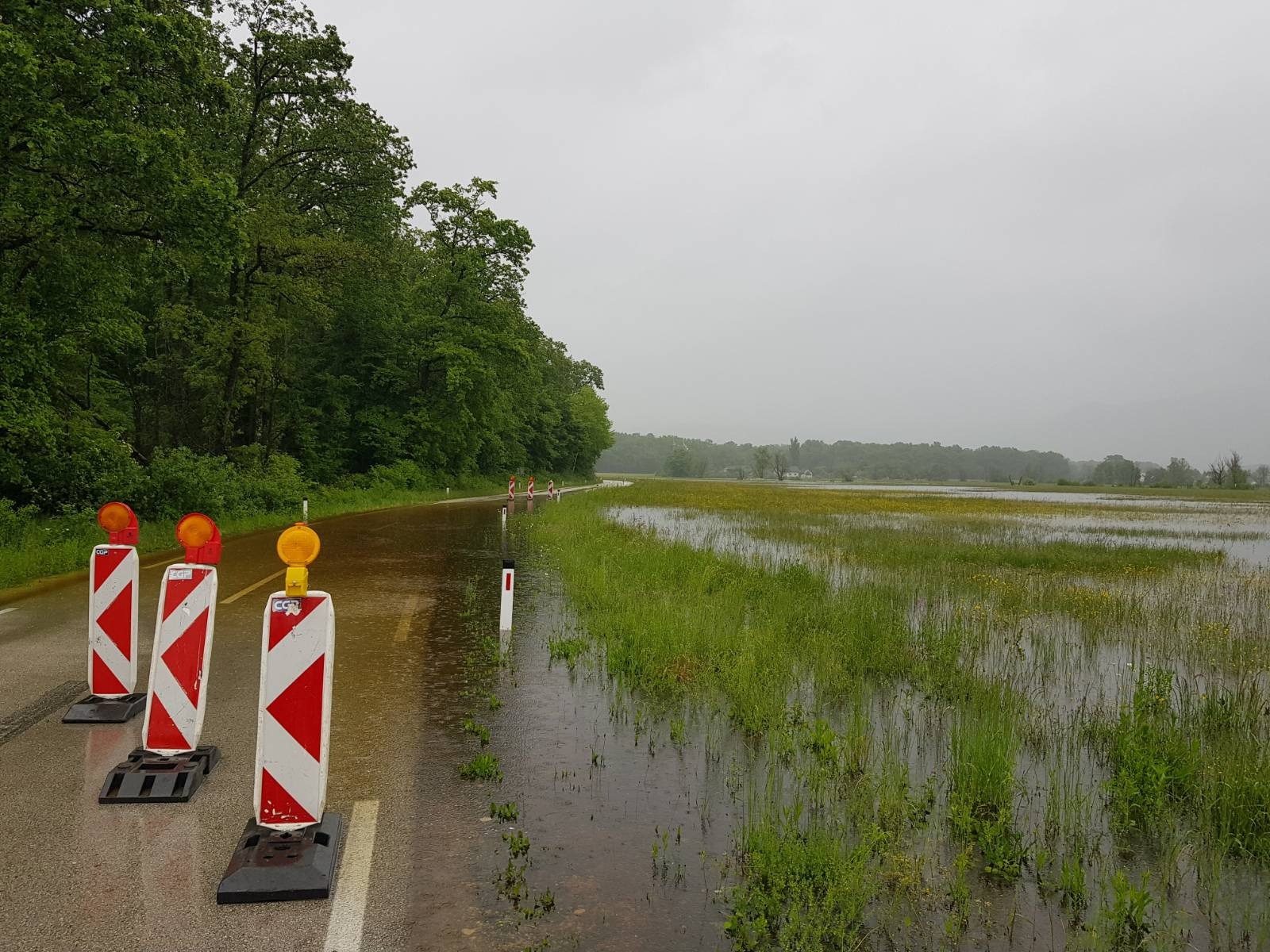 Zaprta cesta proti Kostanjevici na Krki/N1