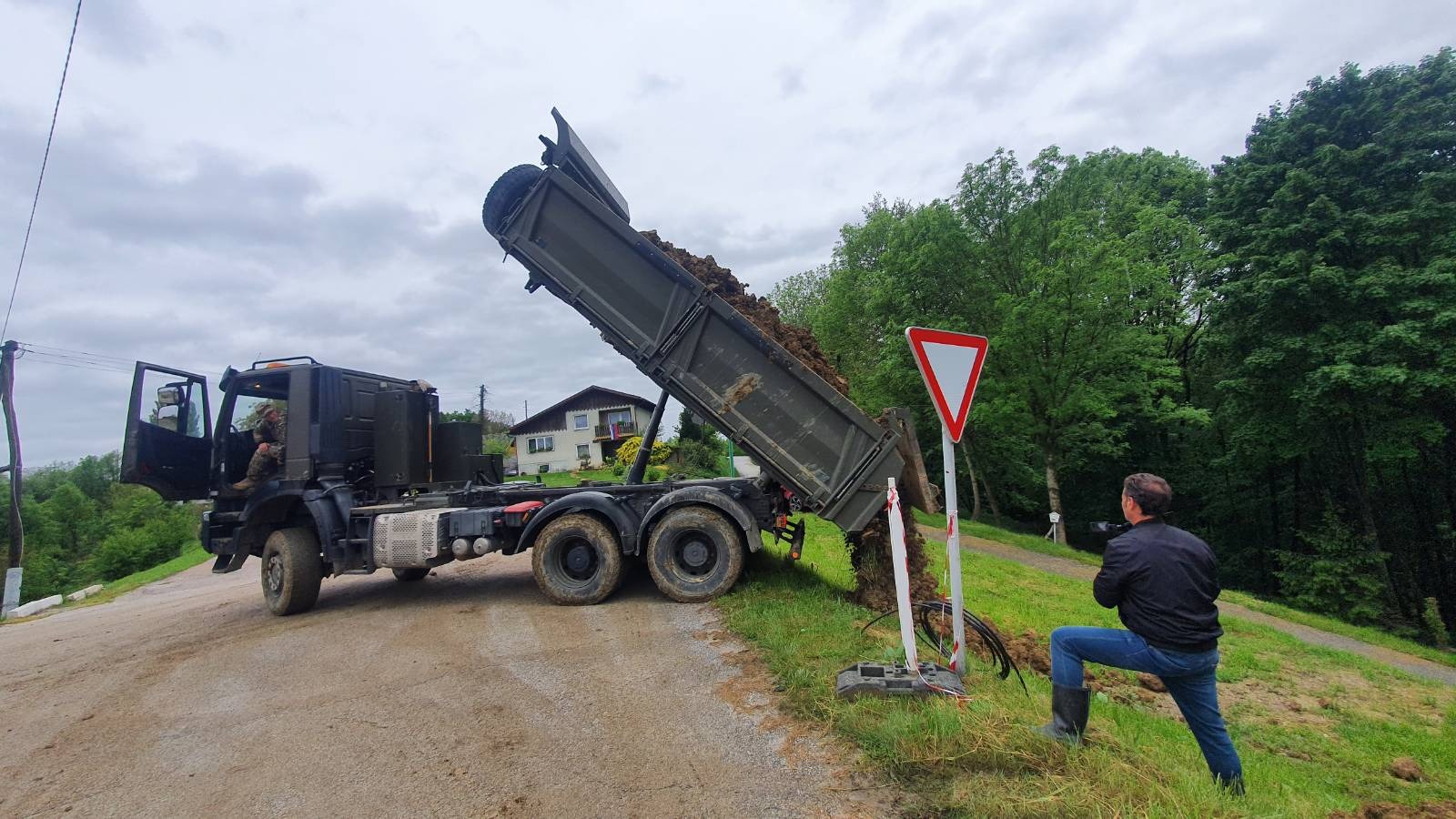 Sanacija zemljine v Šentilju po majskih poplavah. (Foto; N1)
