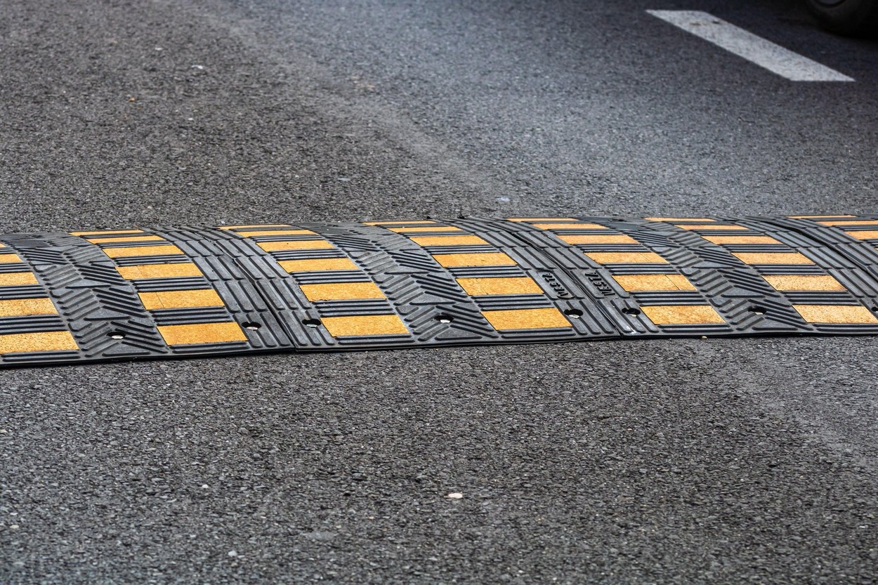 Ovira, ležeči policaj