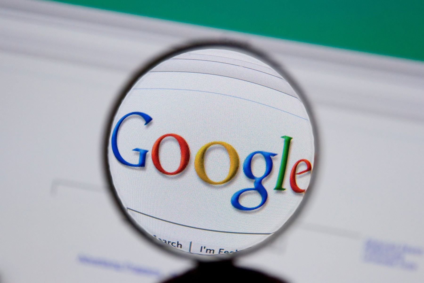 Google logotip povečevalno steklo