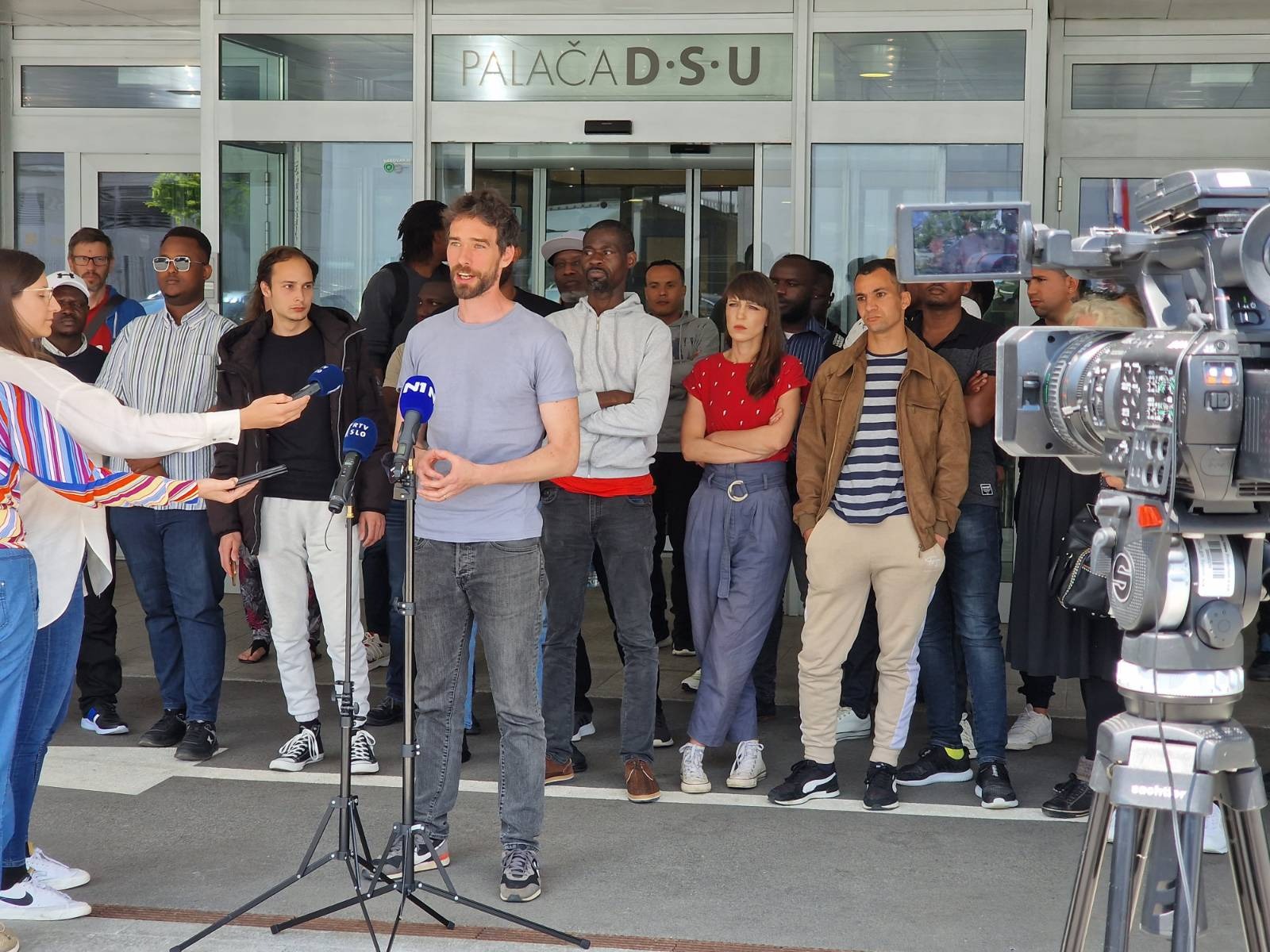 prosilci za azil, miha blažič