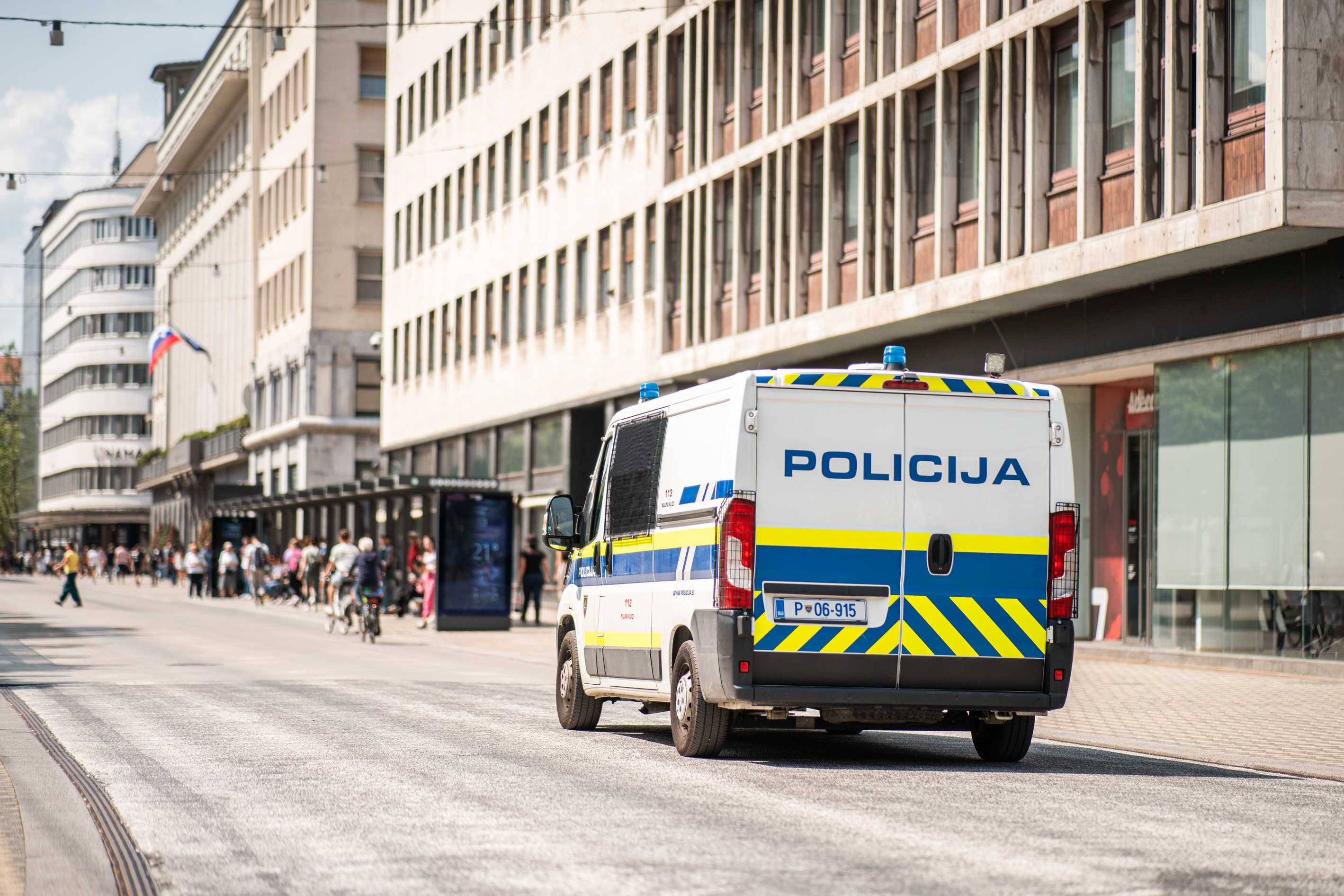 Policijski avto, marica, prehod za pešče, policija