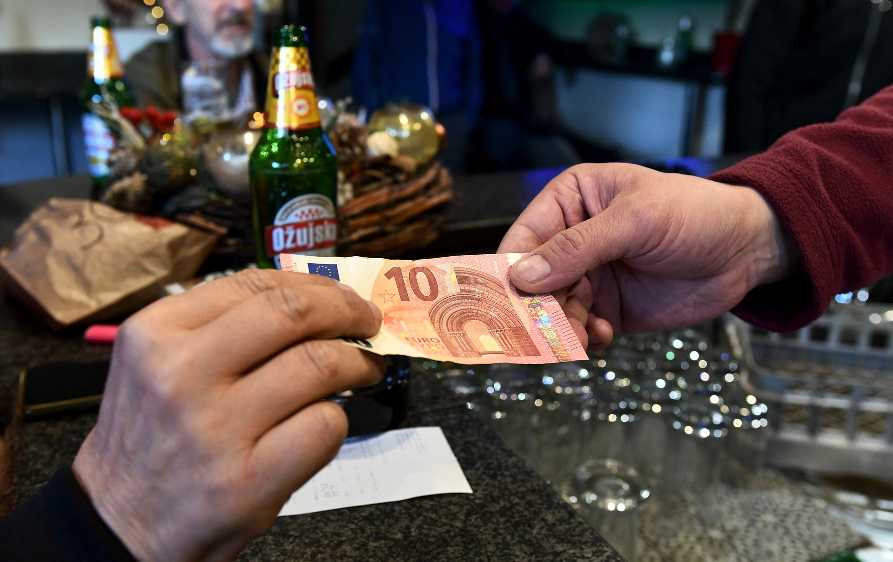 napitnina, denar, natakar