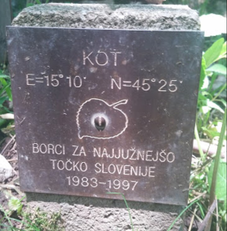 Kot pri Damlju, spominska plošča, najbolj južna točka Slovenije