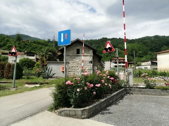 železniški prehod, tiri, ložice