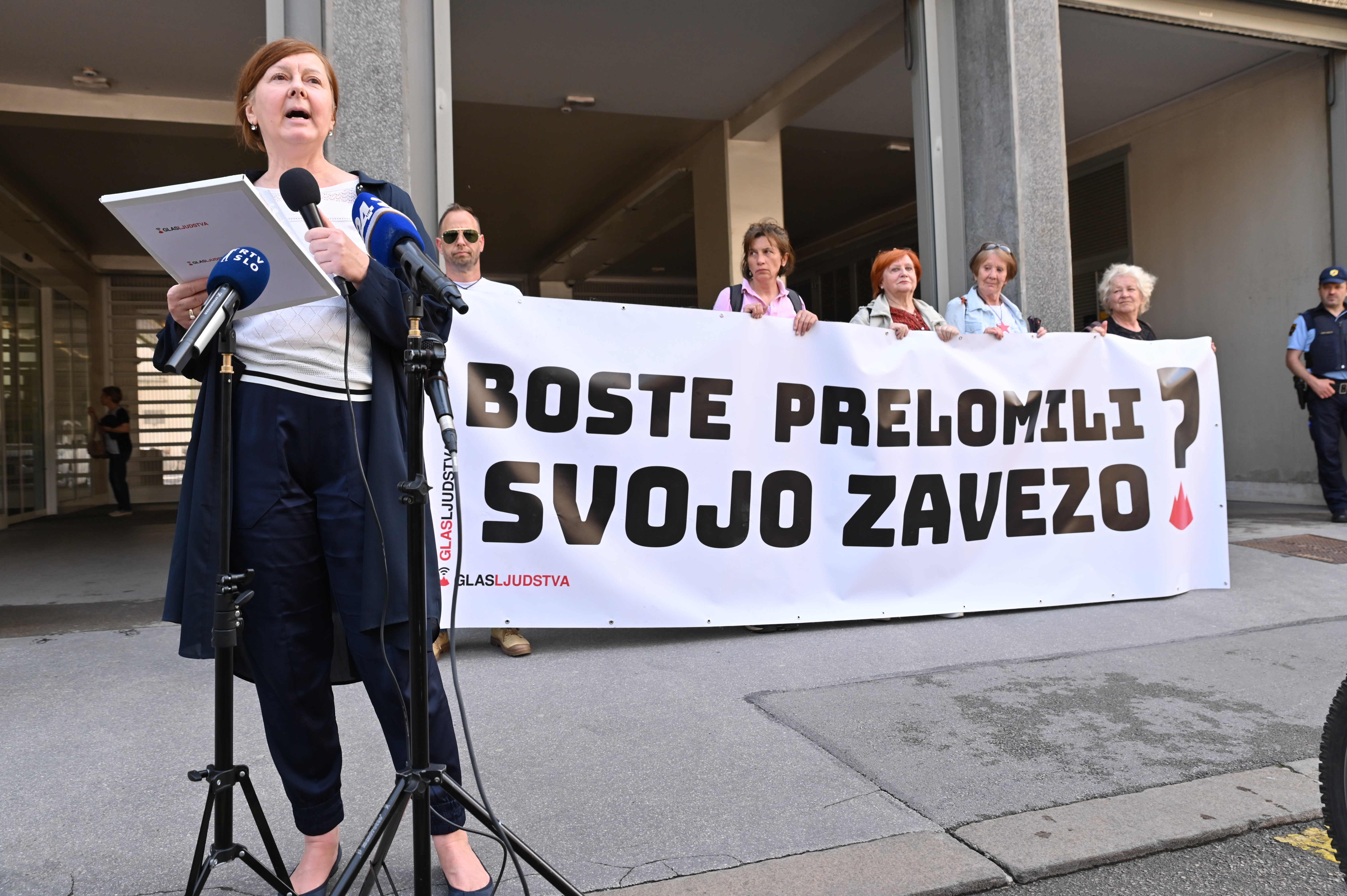 Opozorilno kolesarjenje ob prvi obletnici vlade