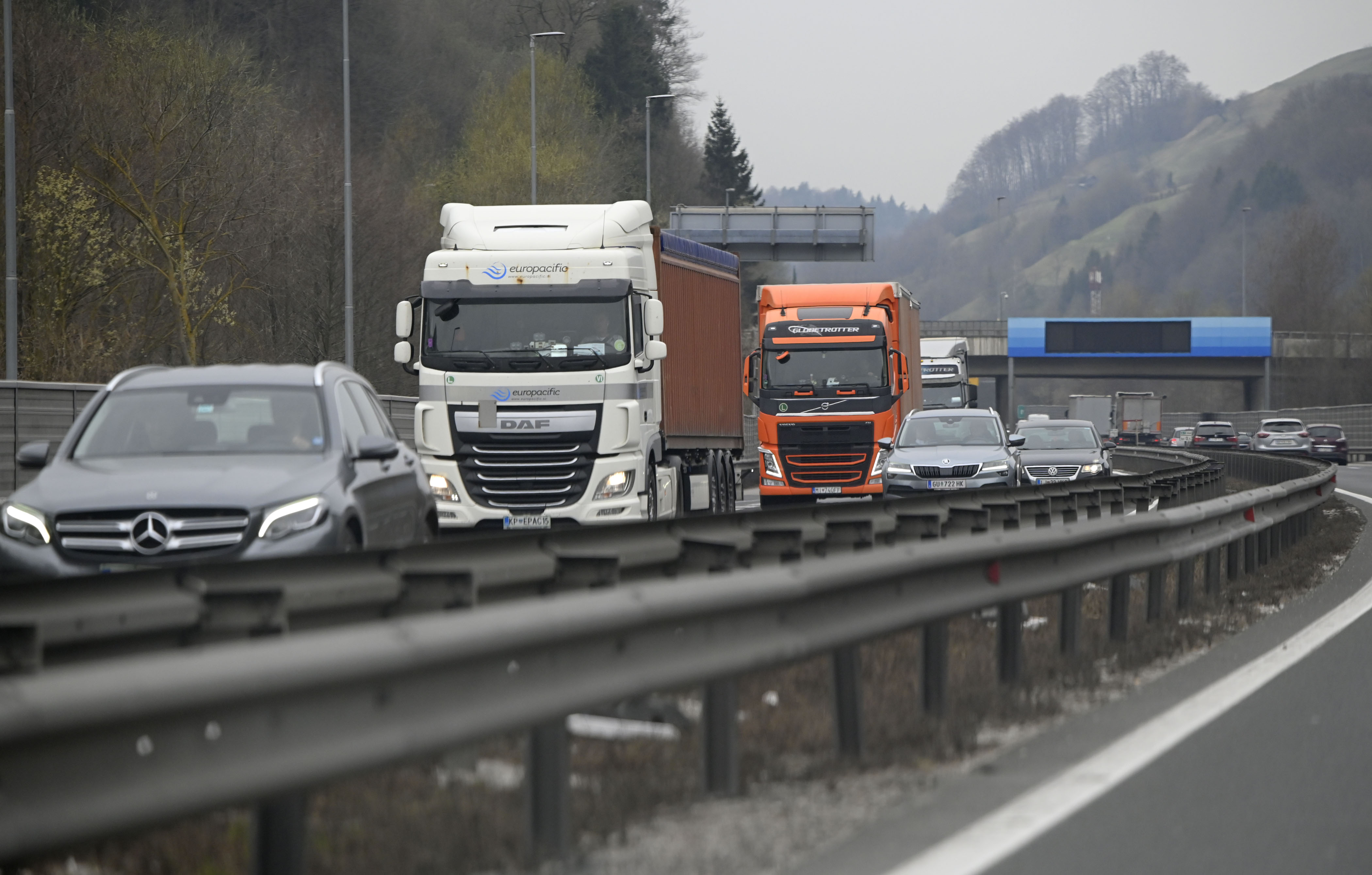 Avtocesta, tovornjaki