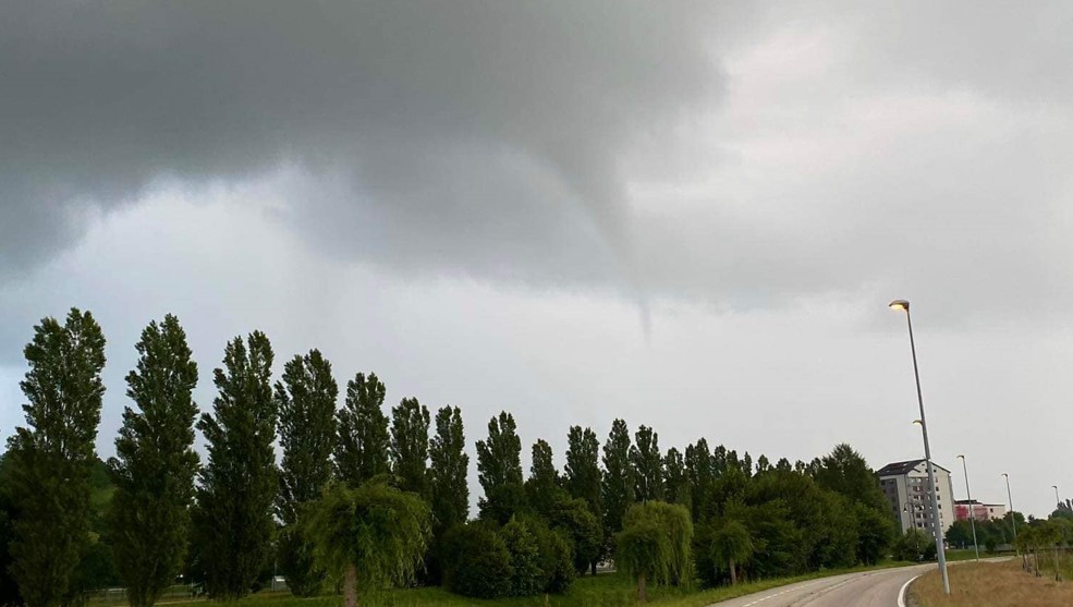 lijakasti oblak, neurje, vreme