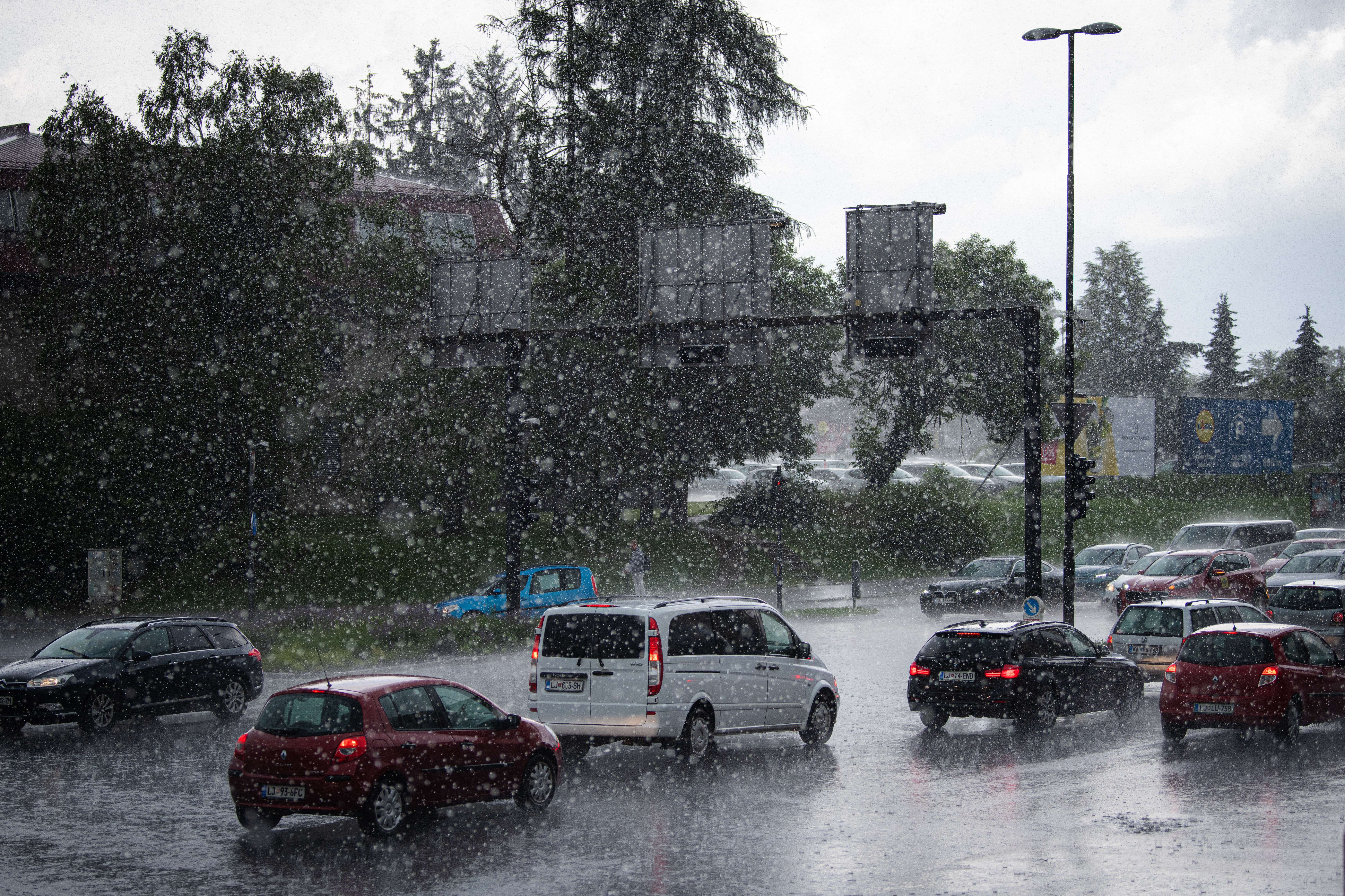 nevihta, dež, neurje, vreme, promet, zastoj