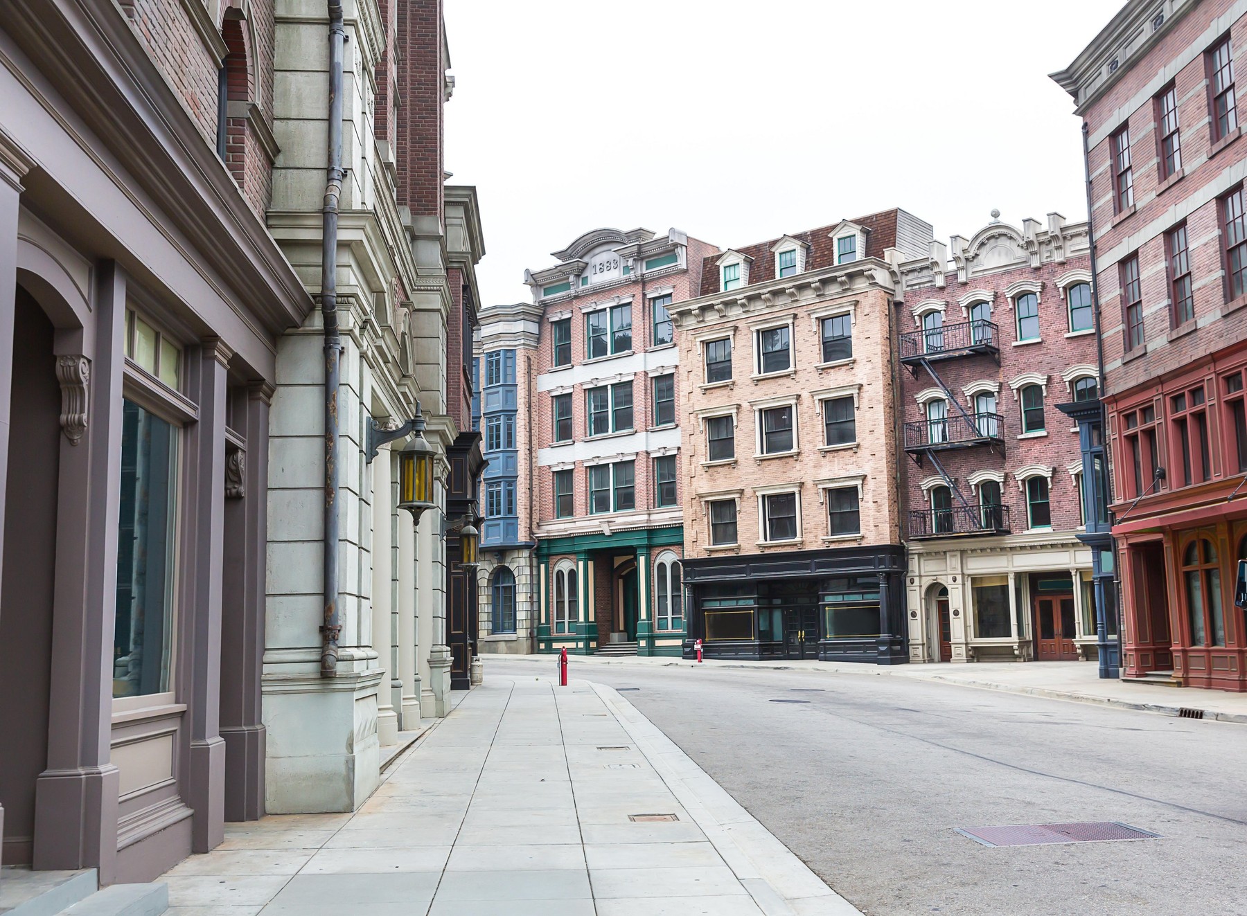 opuščena ulica, lockdown, pandemija