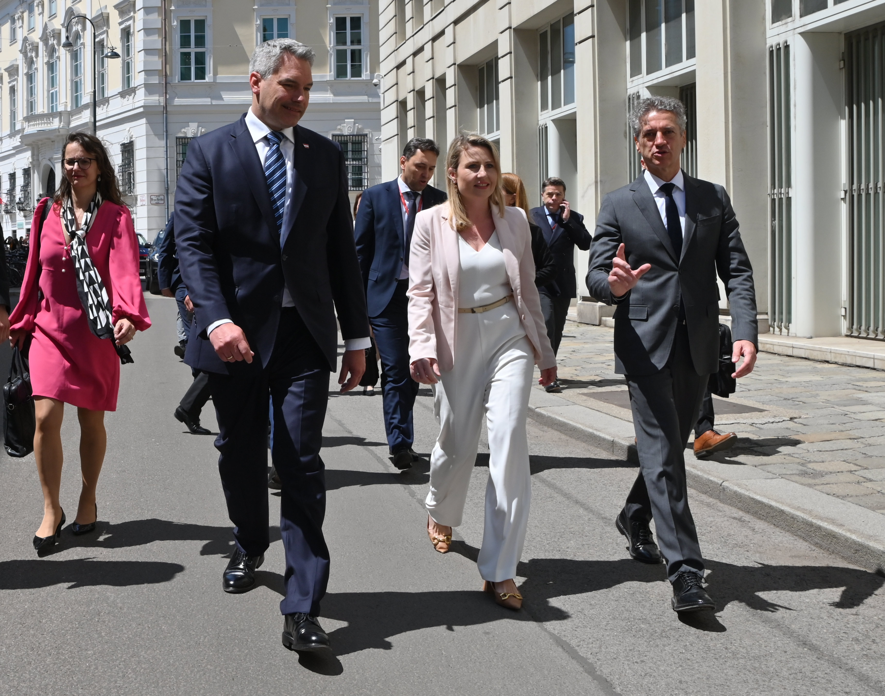 Slovenski premier Robert Golob in avstrijski kancler Karl Nehammer.