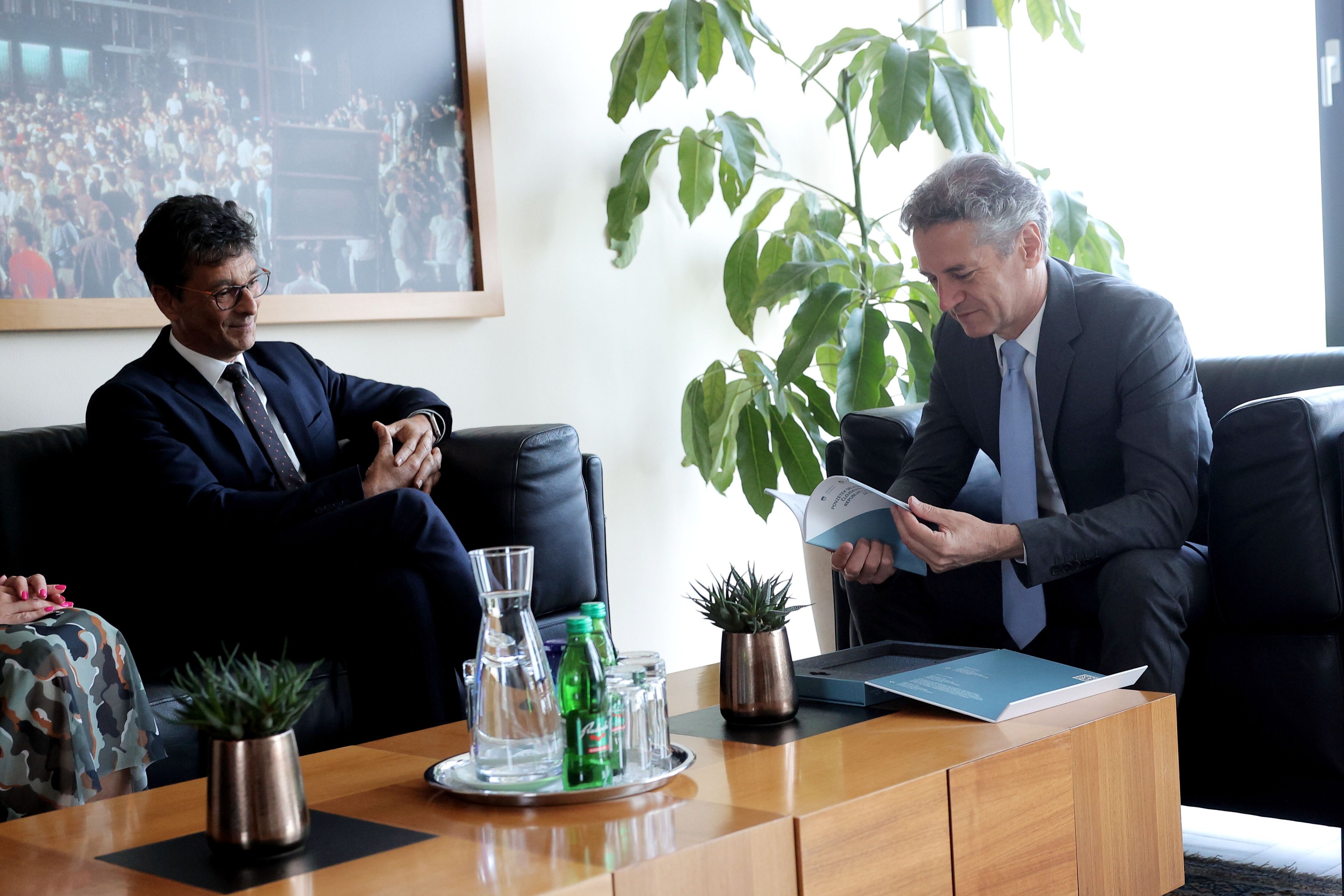 peter svetina, robert golob, predaja poročila