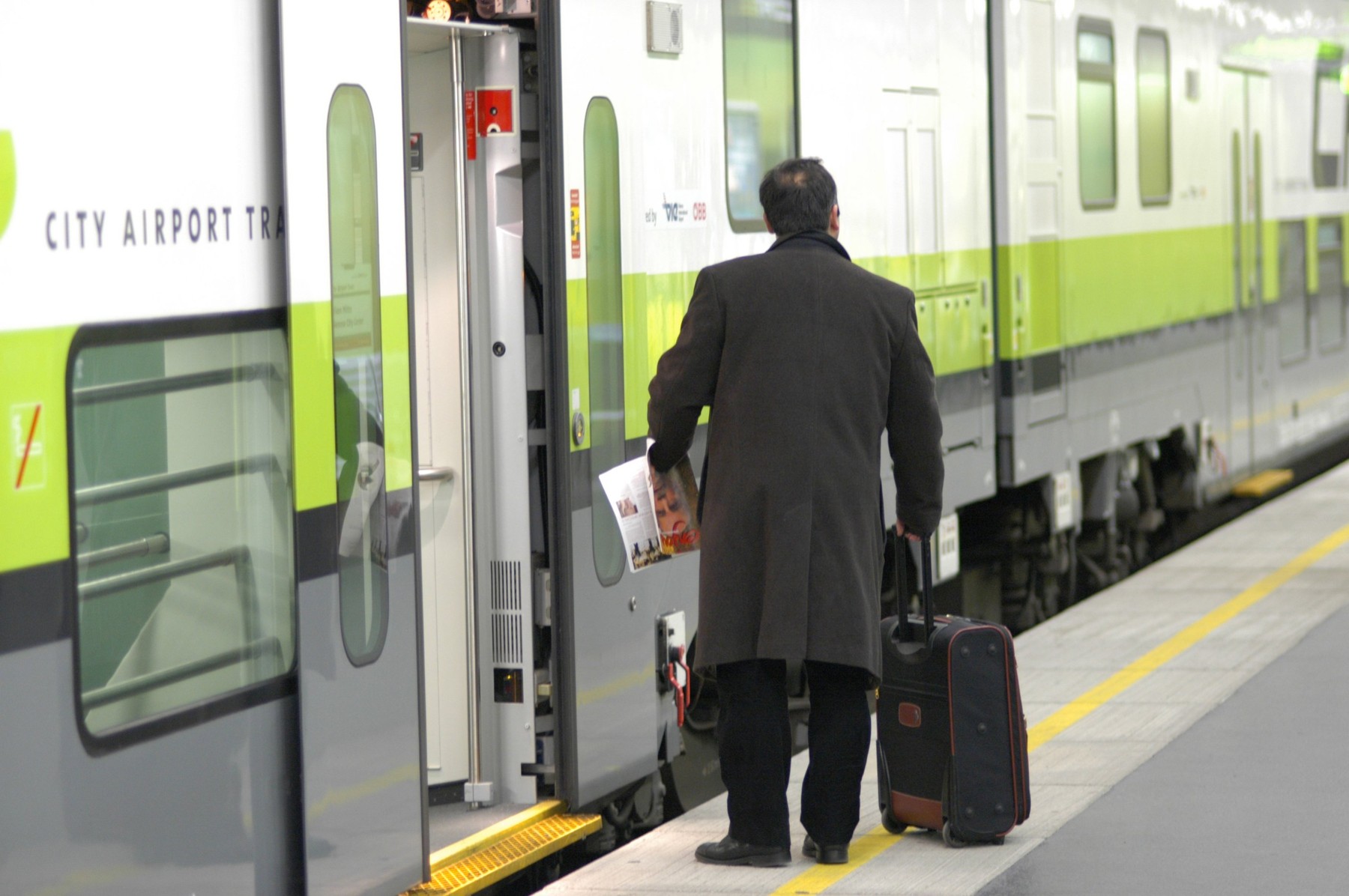 letališče Dunaj, vlak na letališče, potnik, prtljaga