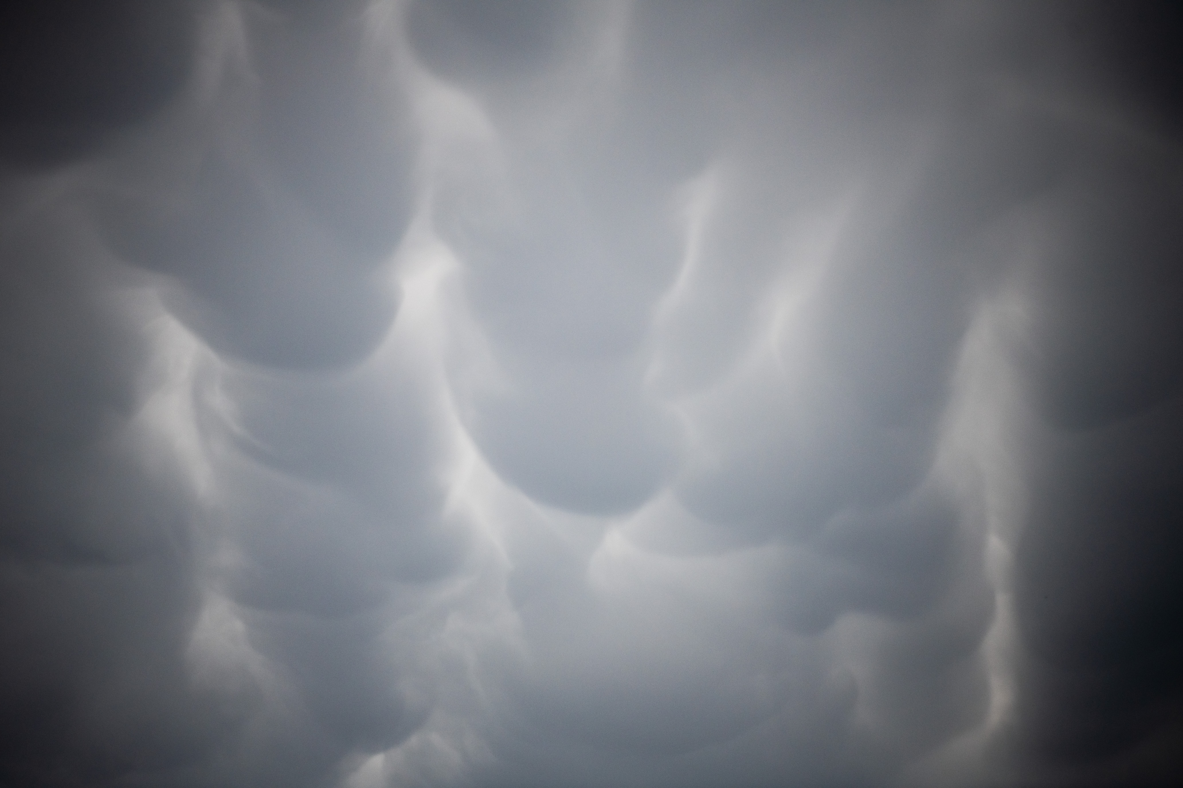 mammatus oblaki, mammatus, mammatus oblak, mehurčkasti oblaki