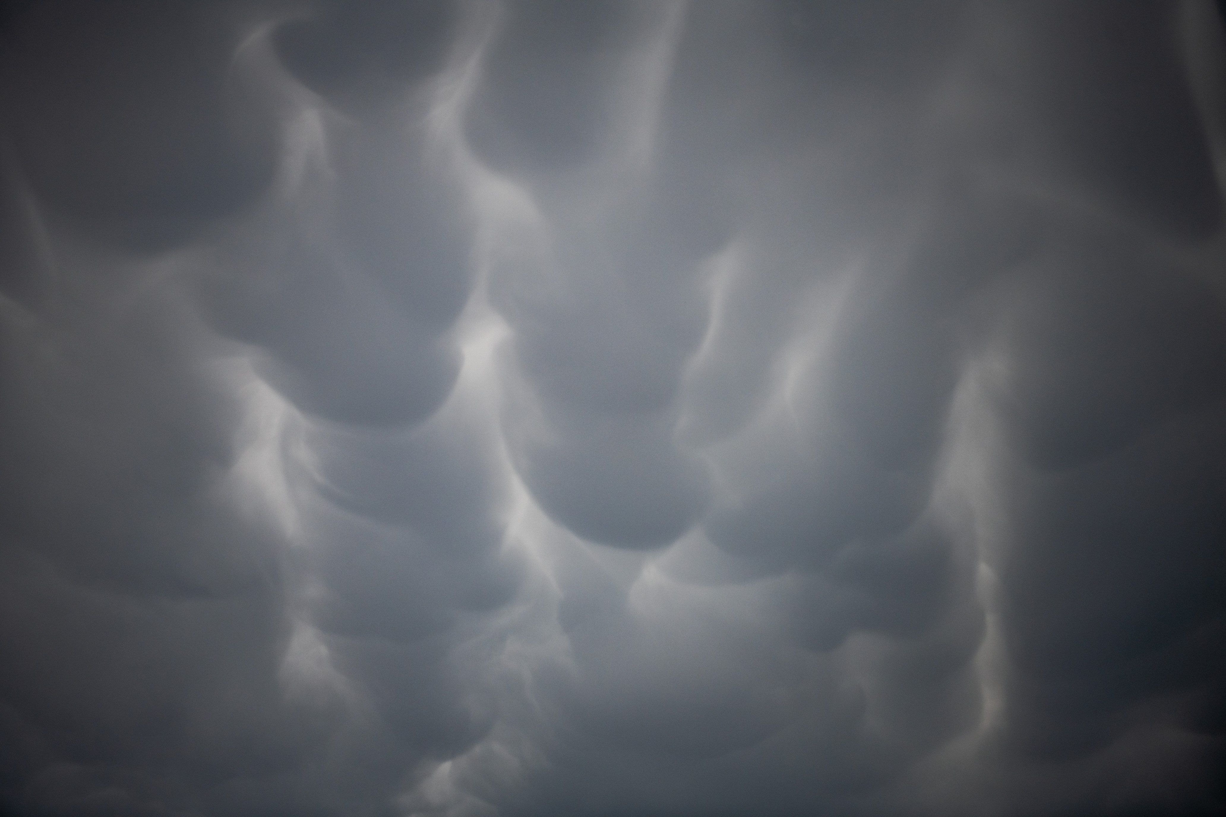 mammatus oblaki, mammatus, mammatus oblak, mehurčkasti oblaki