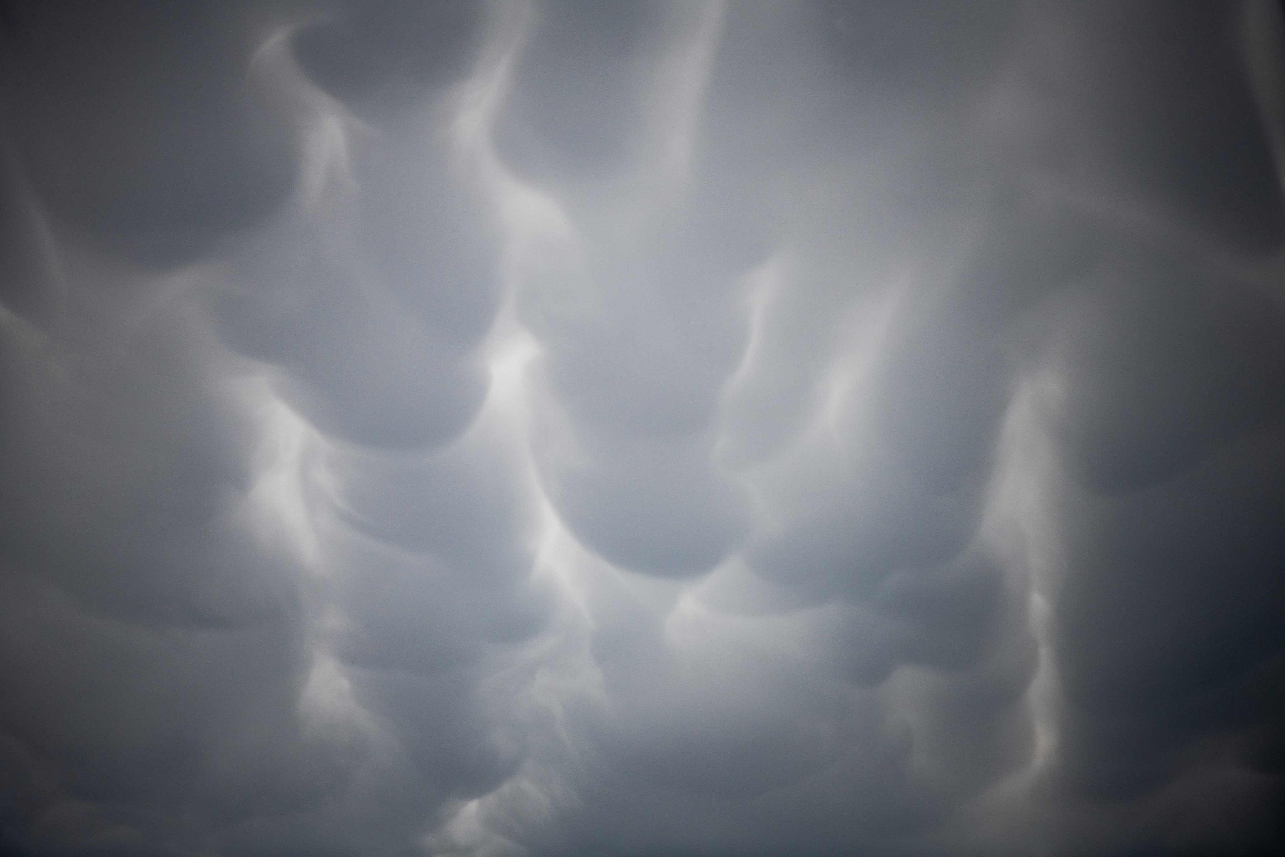 mammatus oblaki, mammatus, mammatus oblak, mehurčkasti oblaki