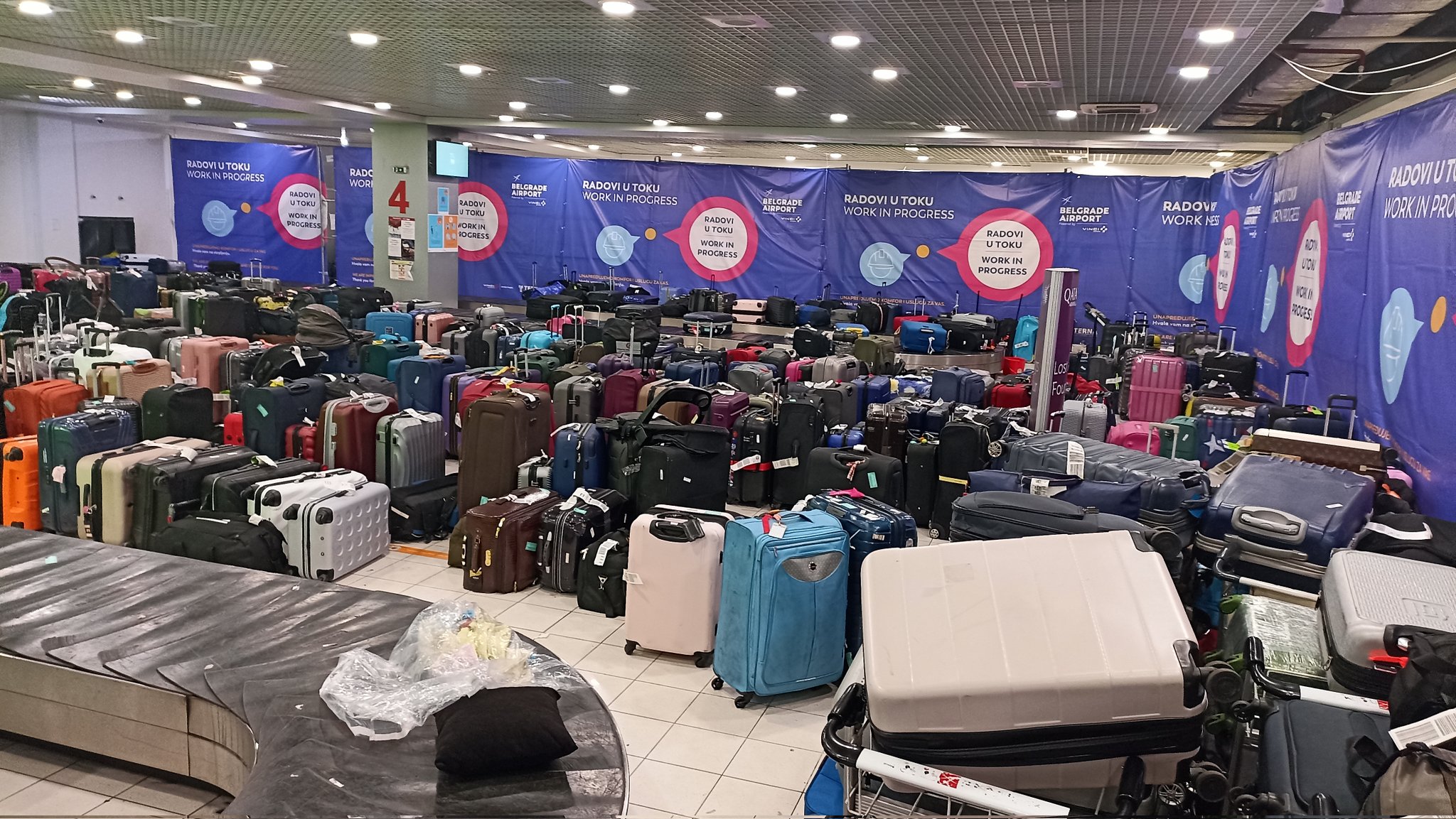 kovčki, letališče NIkola Tesla