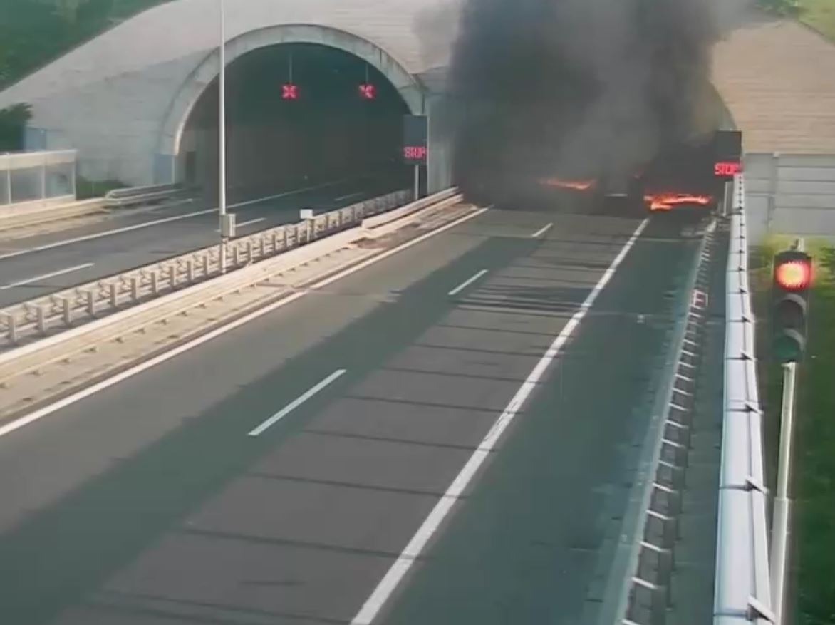 Goreč tovornjak na štaerjski obvoznici