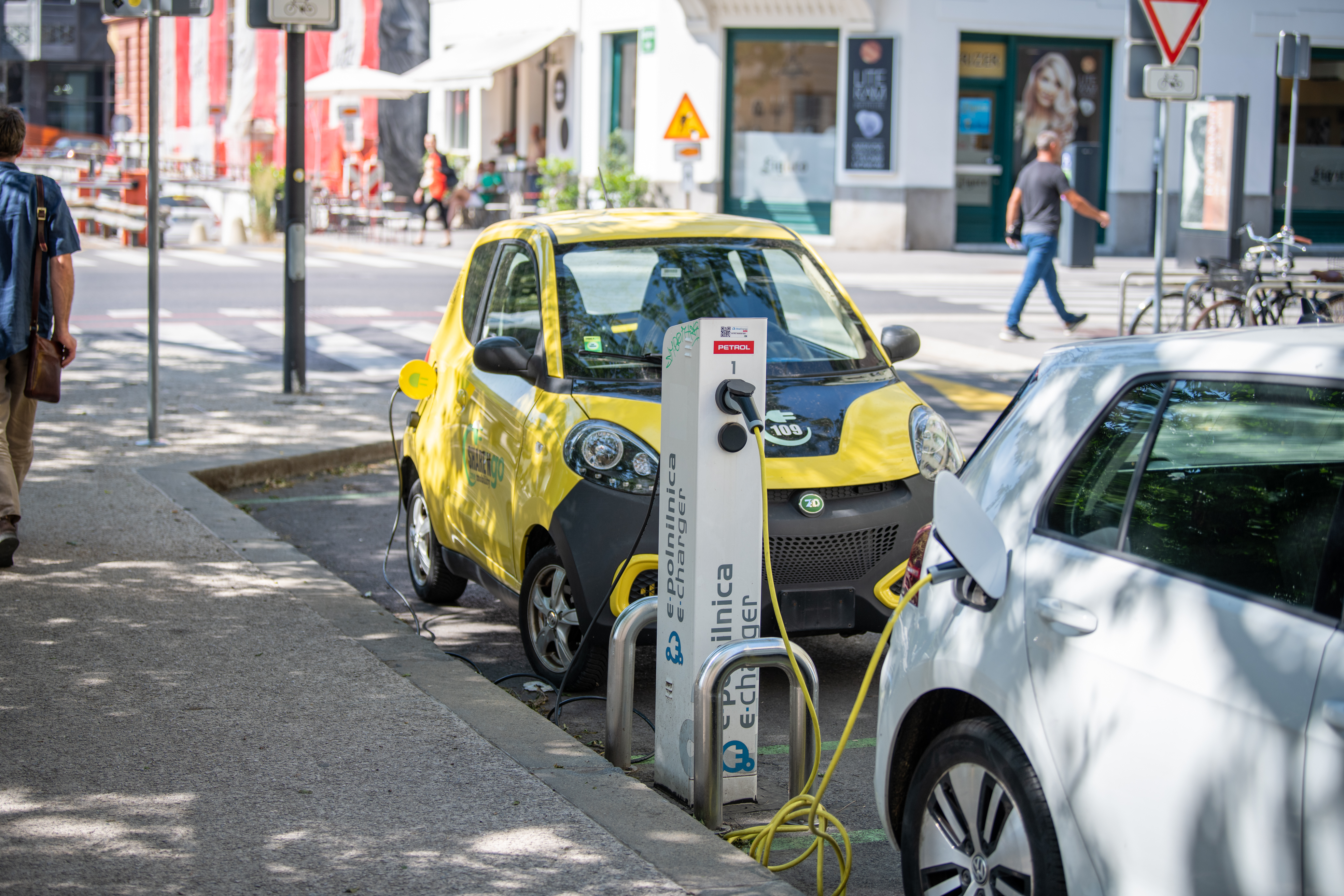 simbolna, simbolno, električna polnilnica, električni avto, polnjenje