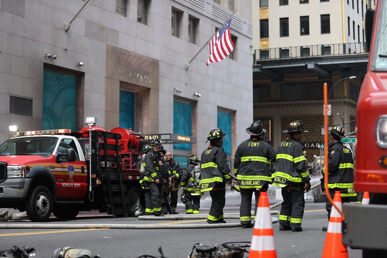 trgovina Tiffany & Co v plamenih