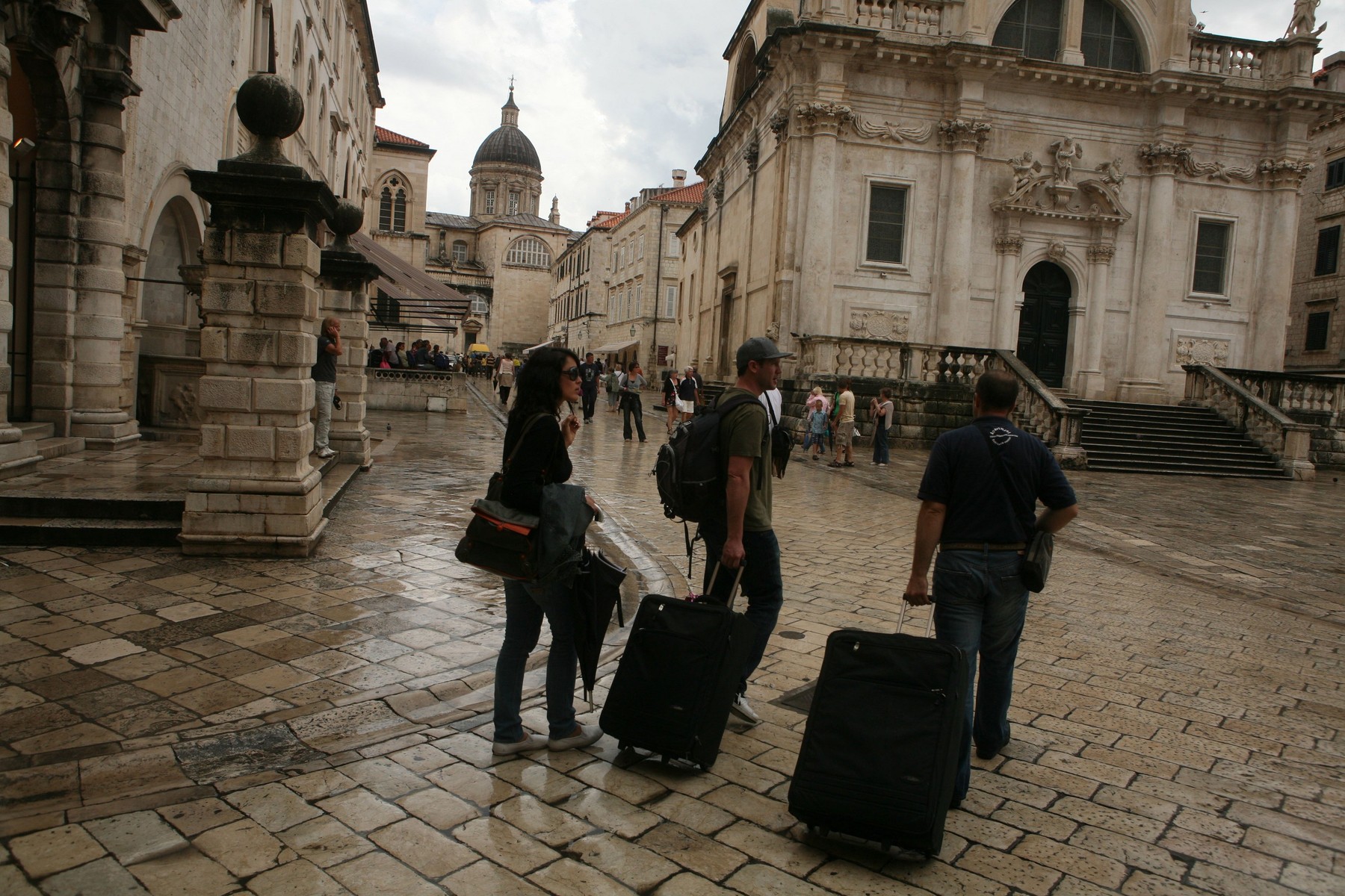Dubrovnik, kovčki, koleščki, turisti
