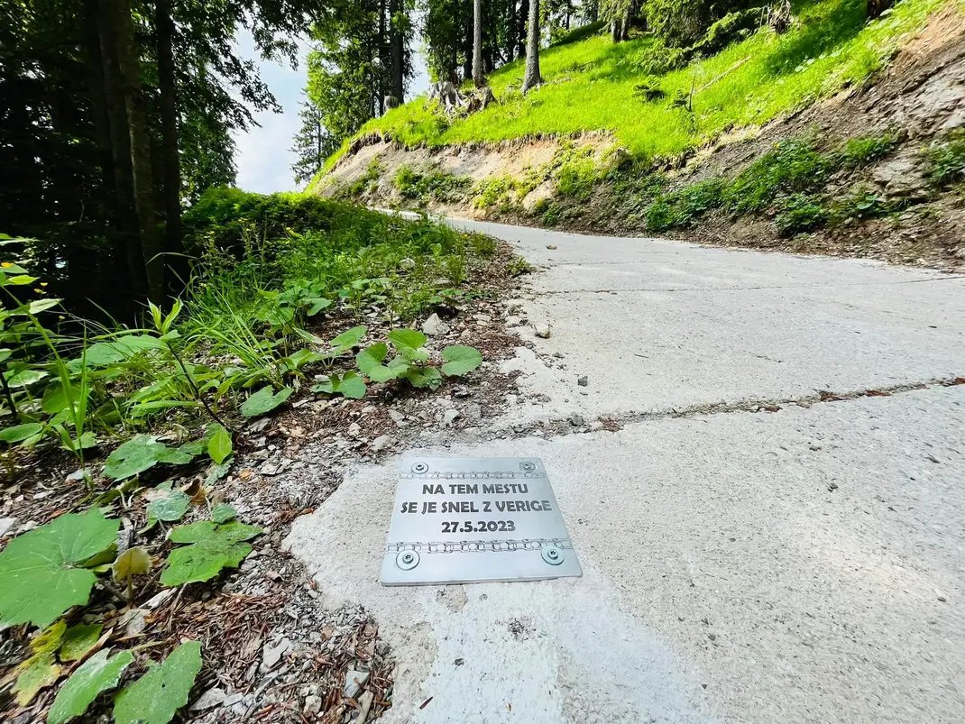 Višarje, roglič, ploščica