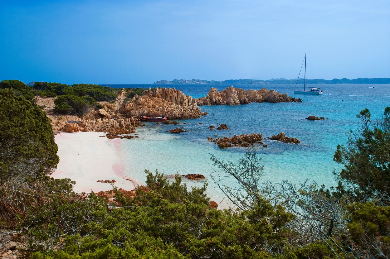 plaža,roza,pesek,italija,Bocche,Budelli,Rosa,Roto,Sail,Paradise,Cove,Coast,Sail,Sand,Maddalena,Excursion,Archipelago,Bay,Boat,Cape,Island,Isle,Mediterranean Sea,Park,Travel,Sea,North,Sardinia,Sardinian,View,Landscape,Horizontal