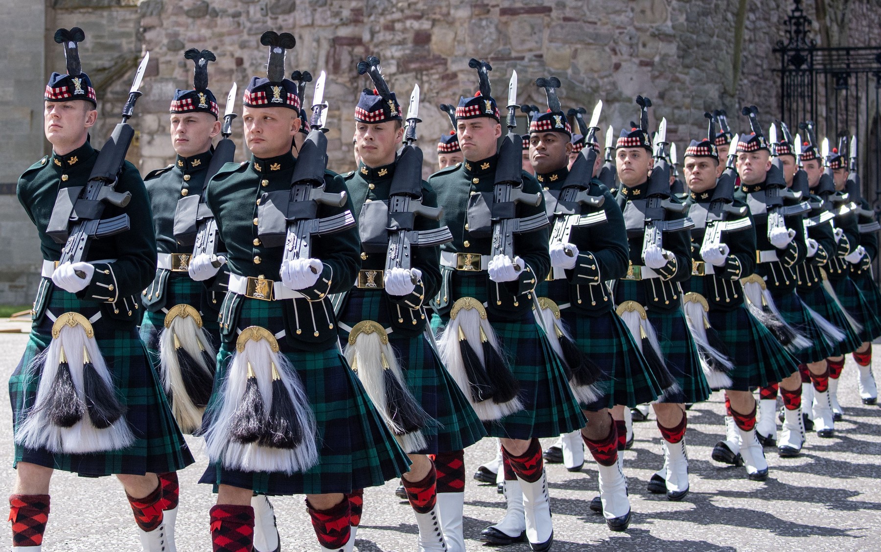 Karel III., kronanje, Edinburgh