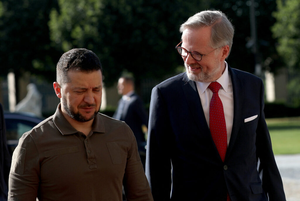 1688716059-2023-07-07T063343Z_1704542249_RC26Y1AER47D_RTRMADP_3_UKRAINE-CRISIS-ZELENSKIY-CZECH-1024x686.jpg