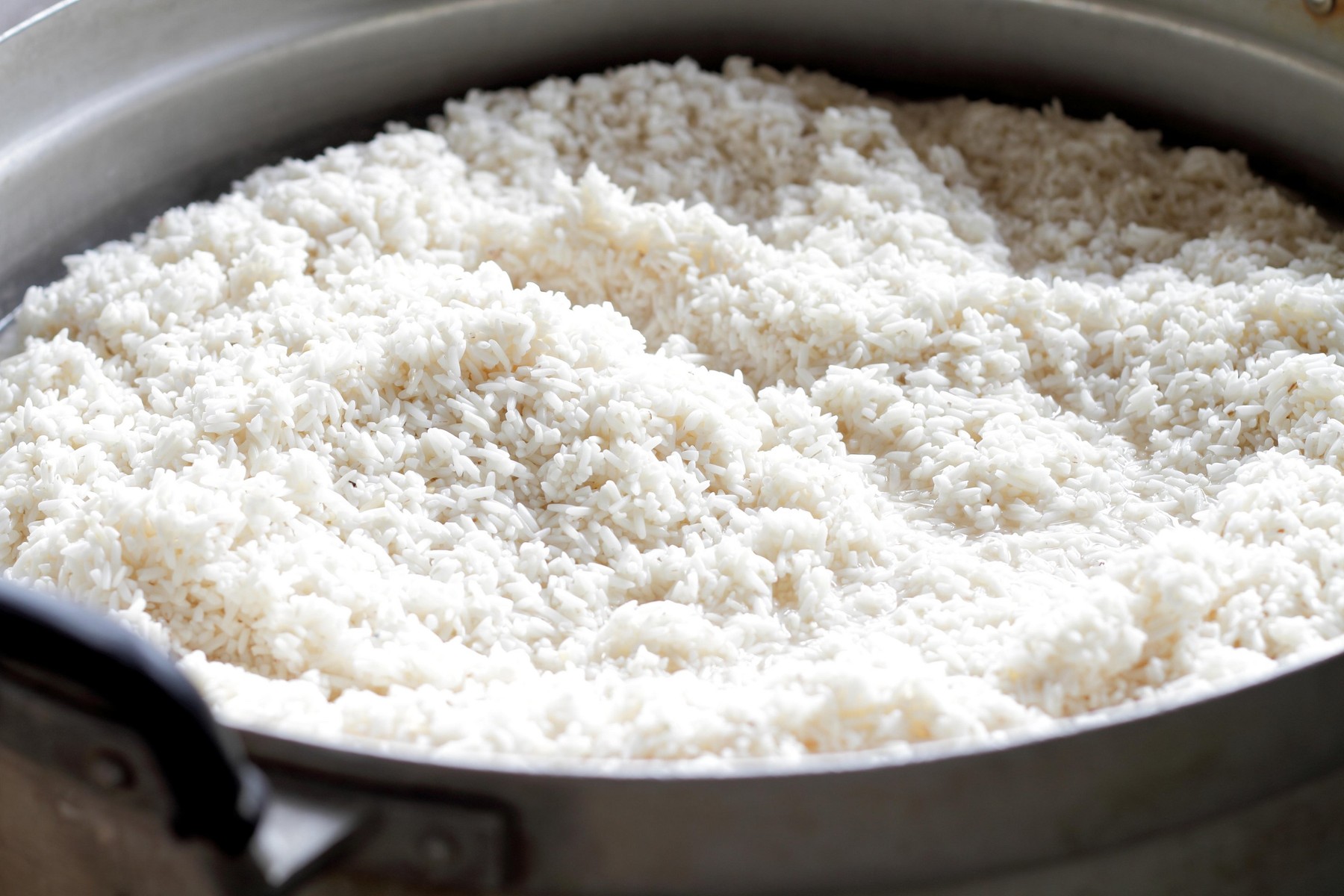Rice with water in the pot