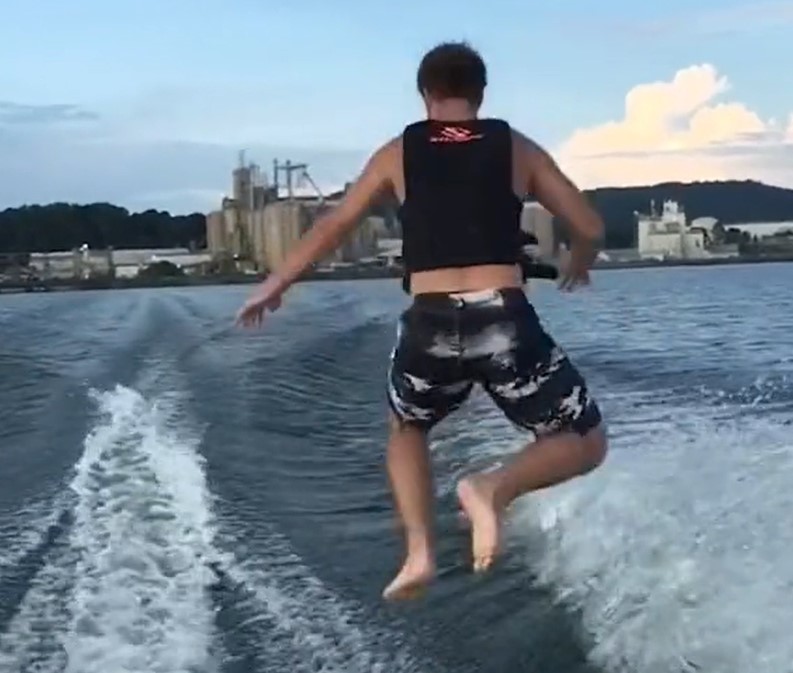 TikTok, izziv, skok v vodo, gliser