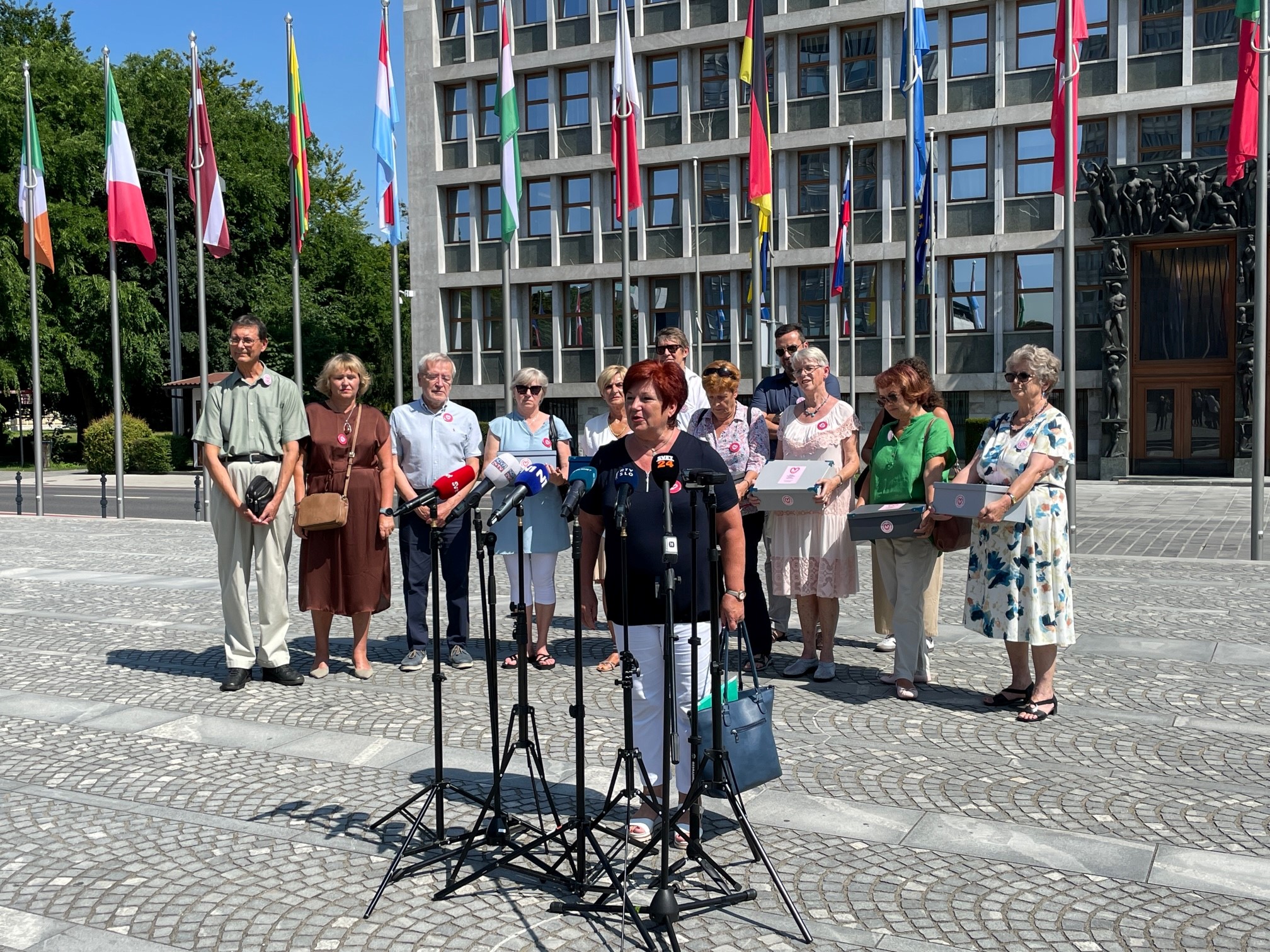 Srebrna nit, evtanazija, podpisis