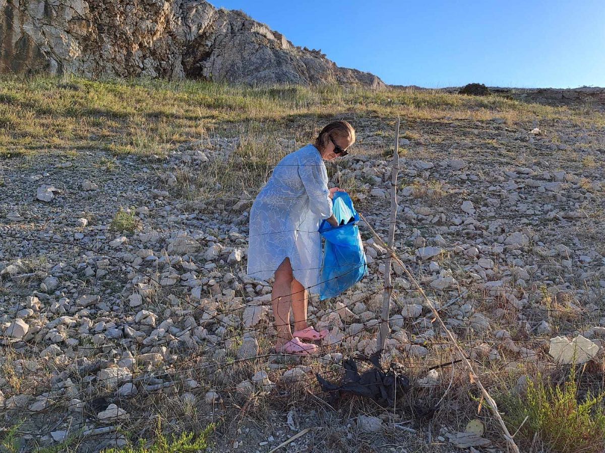 Smeti na Pagu, hrvaška, plaža