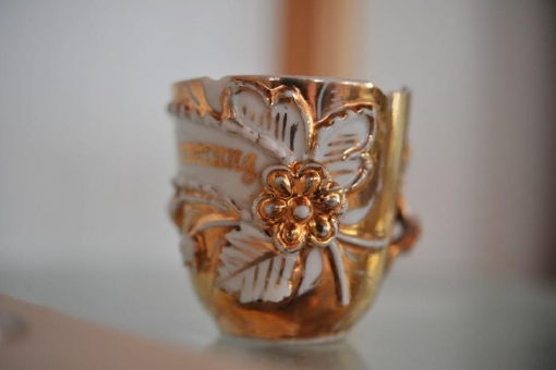 Slodelica Berte von Suttner, ki jo je, polno sladkorja, podarila dekletu, ki ji je prinašalo mleko. (vir: Zloženka Lemberg/Jože Božiček/OŠ Šmarje)