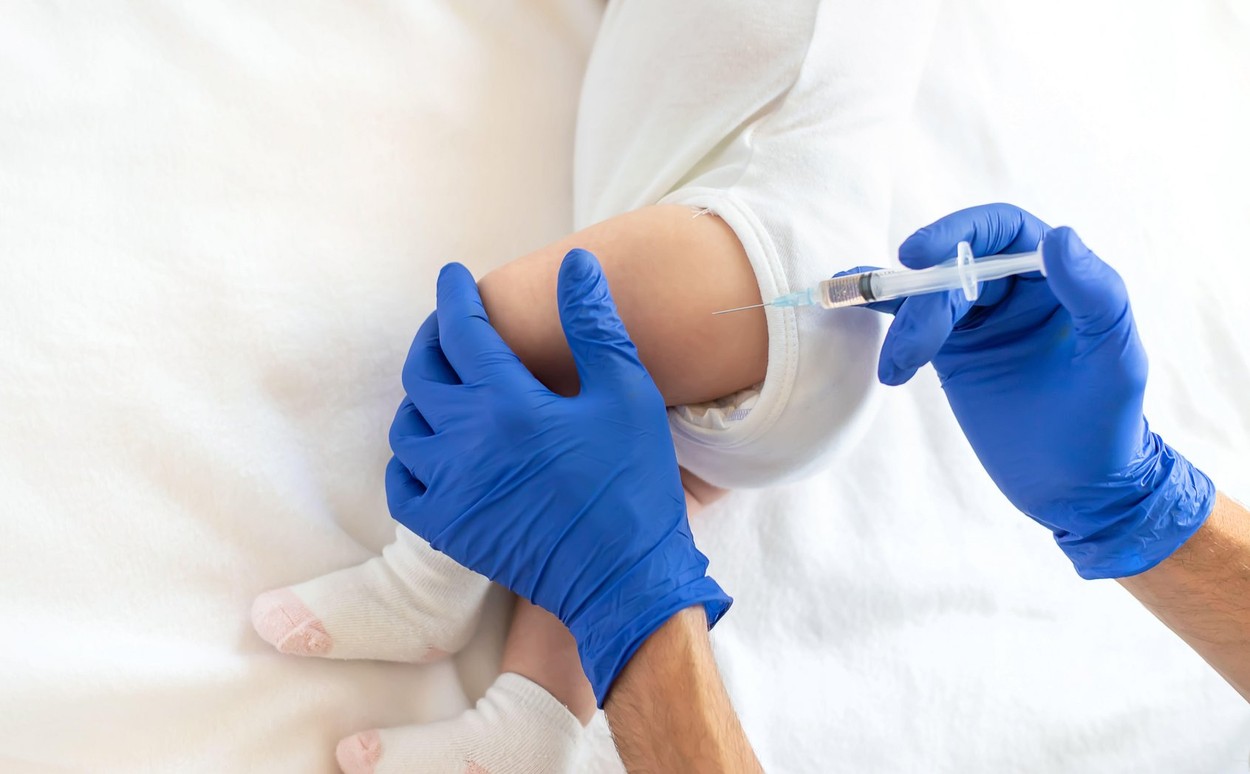 dojenček, cepljenje, cepivo,, rsv