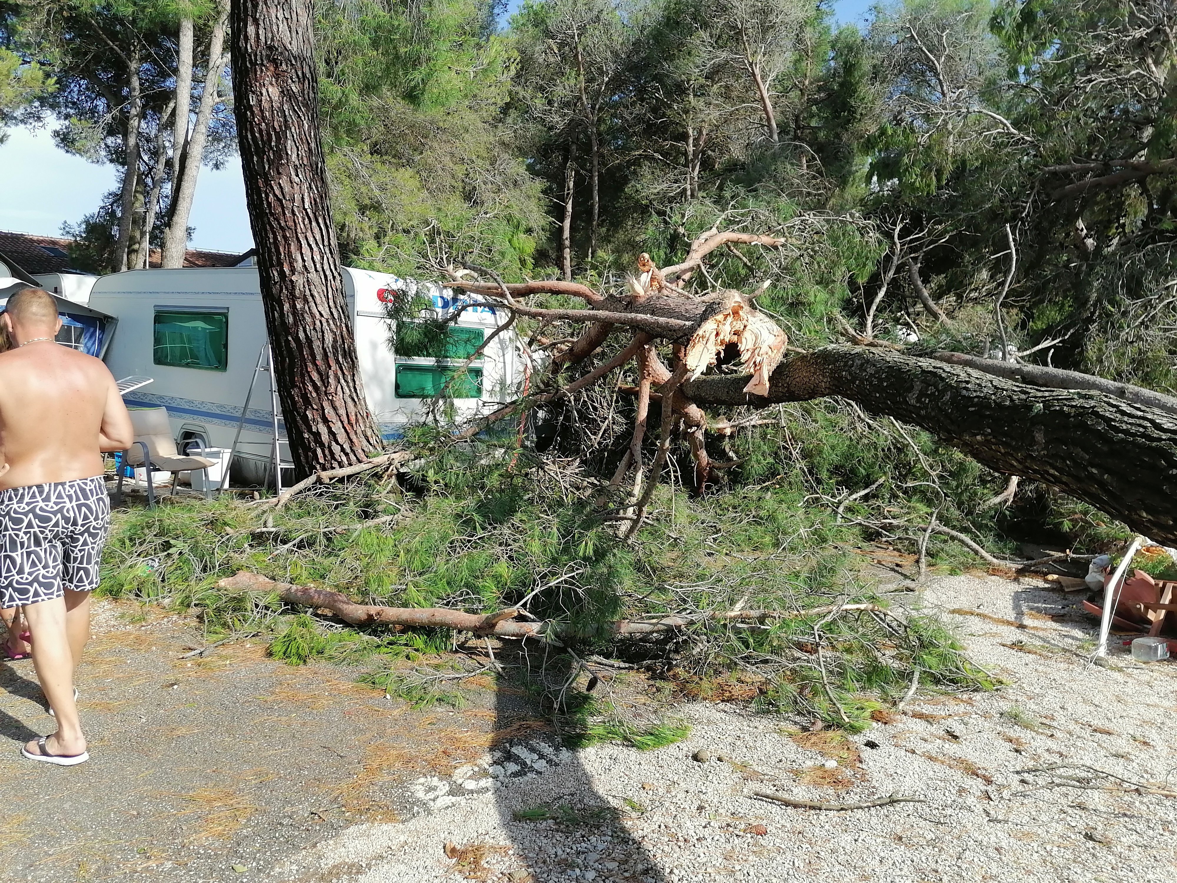 novigrad, kamp sirena, neurje