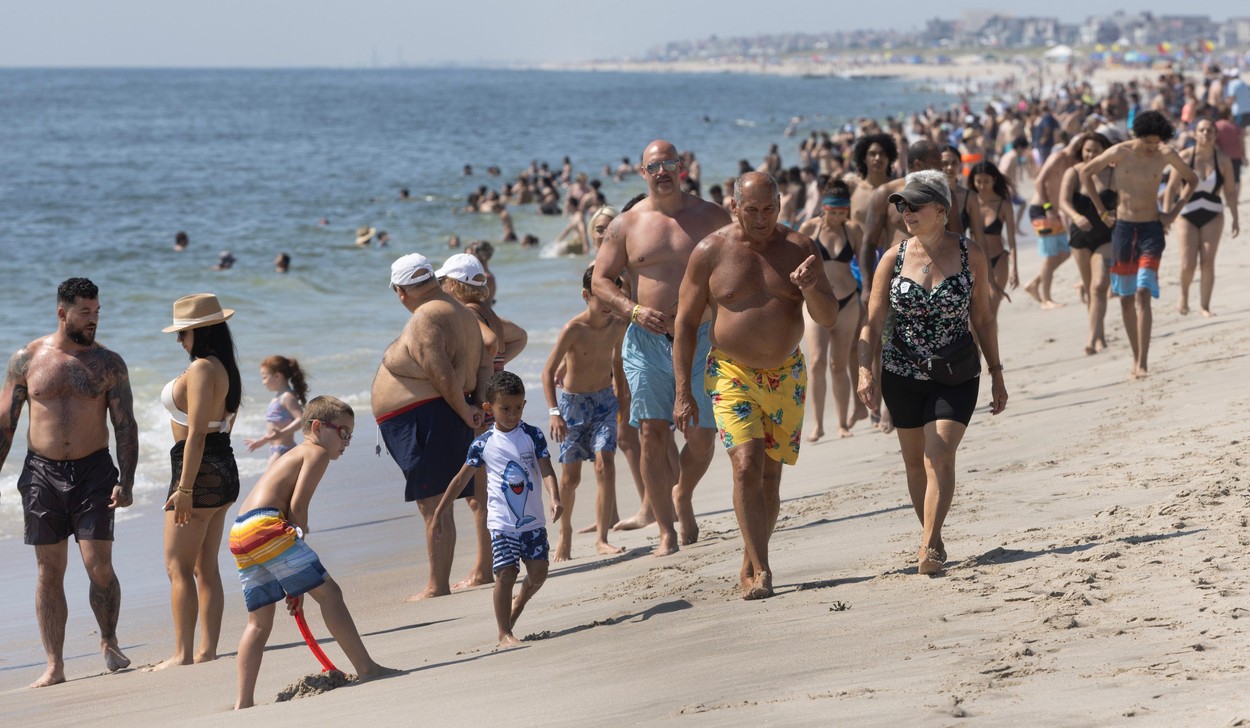 NJ: People flock to beaches during hot weather