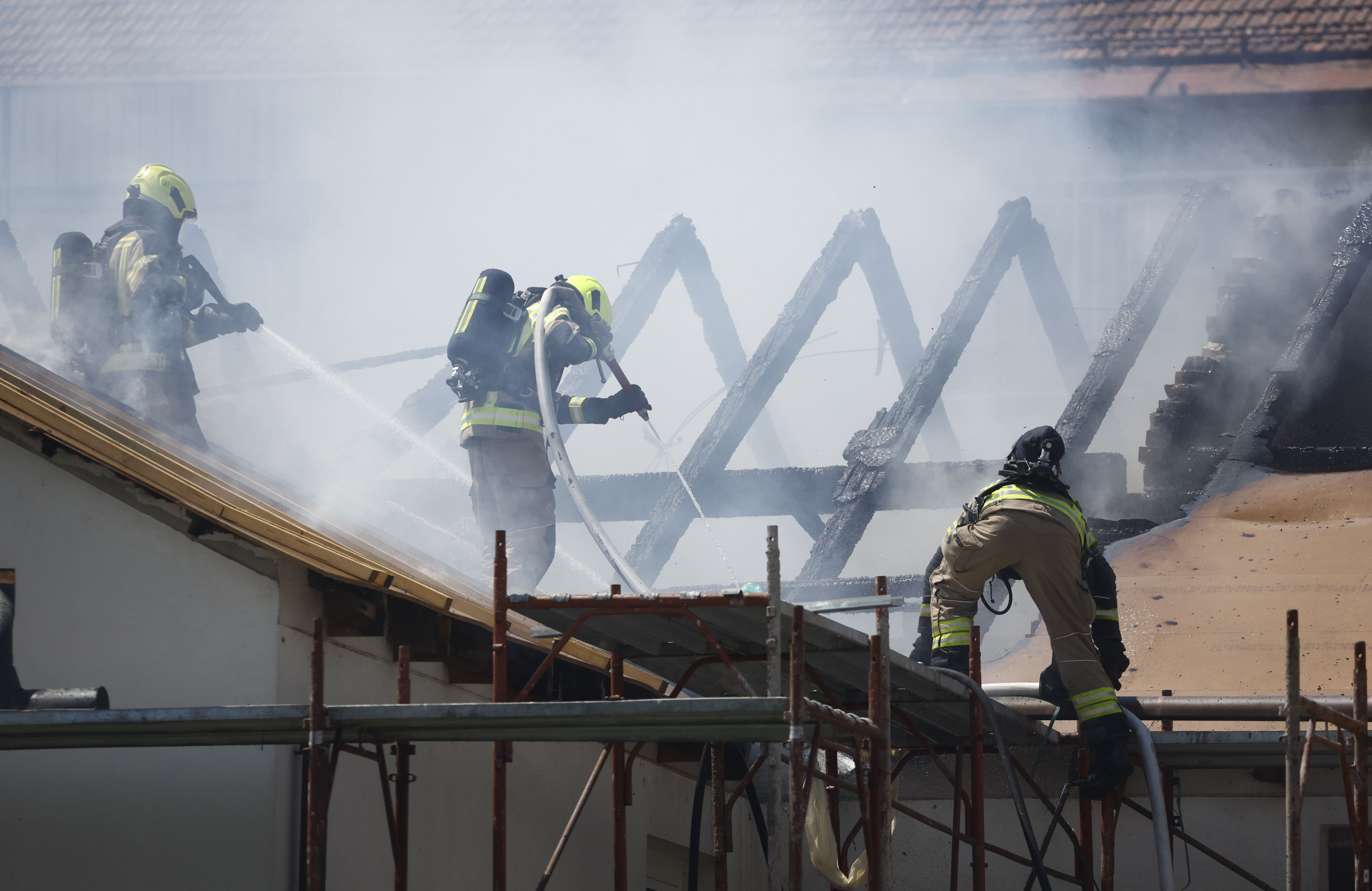 Požar na stavbi Psihiatrične klinike Ljubljana (Foto: Borut Živulović/BOBO)
