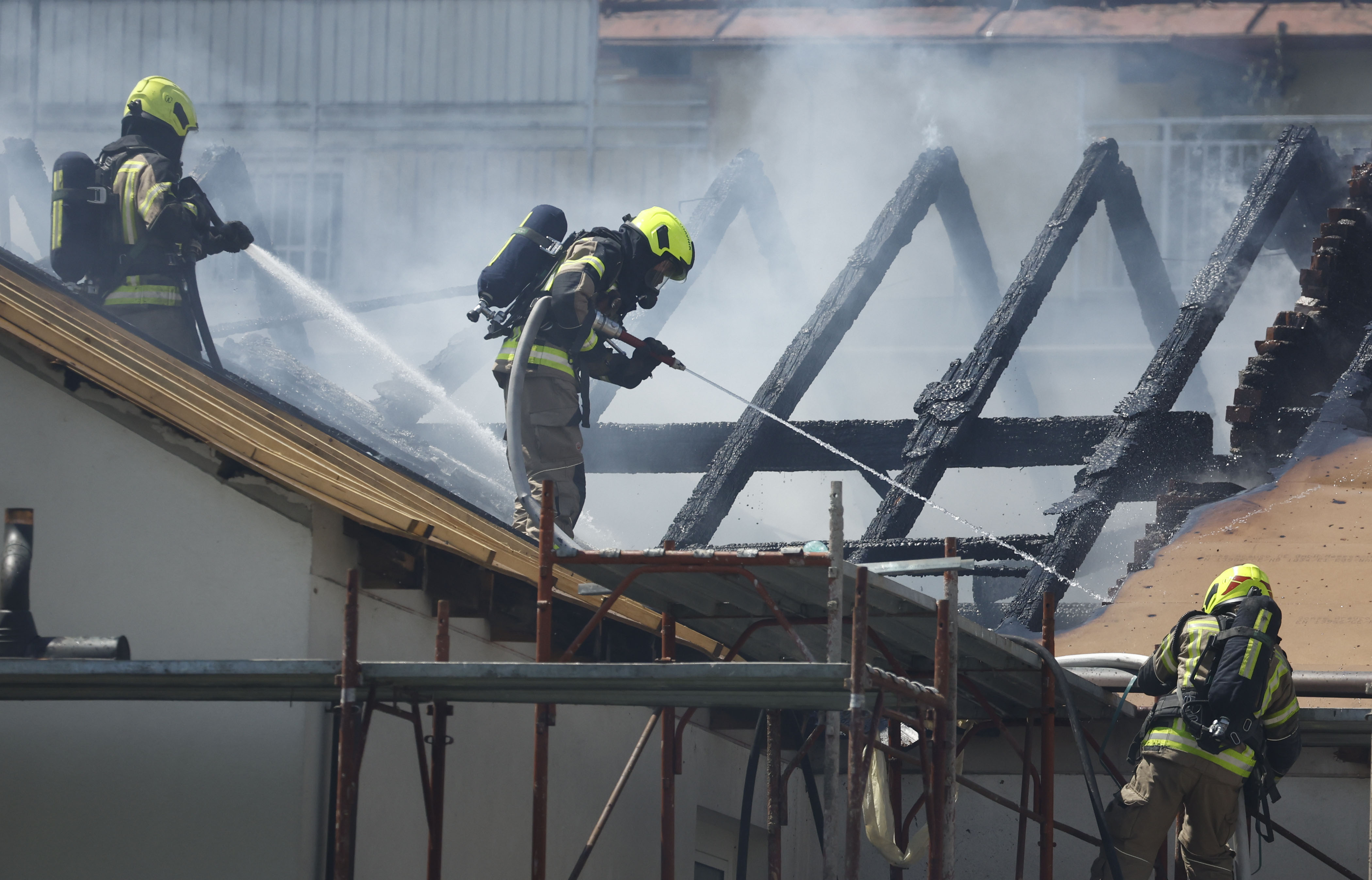 Požar na stavbi Psihiatrične klinike Ljubljana (Foto: Borut Živulović/BOBO)