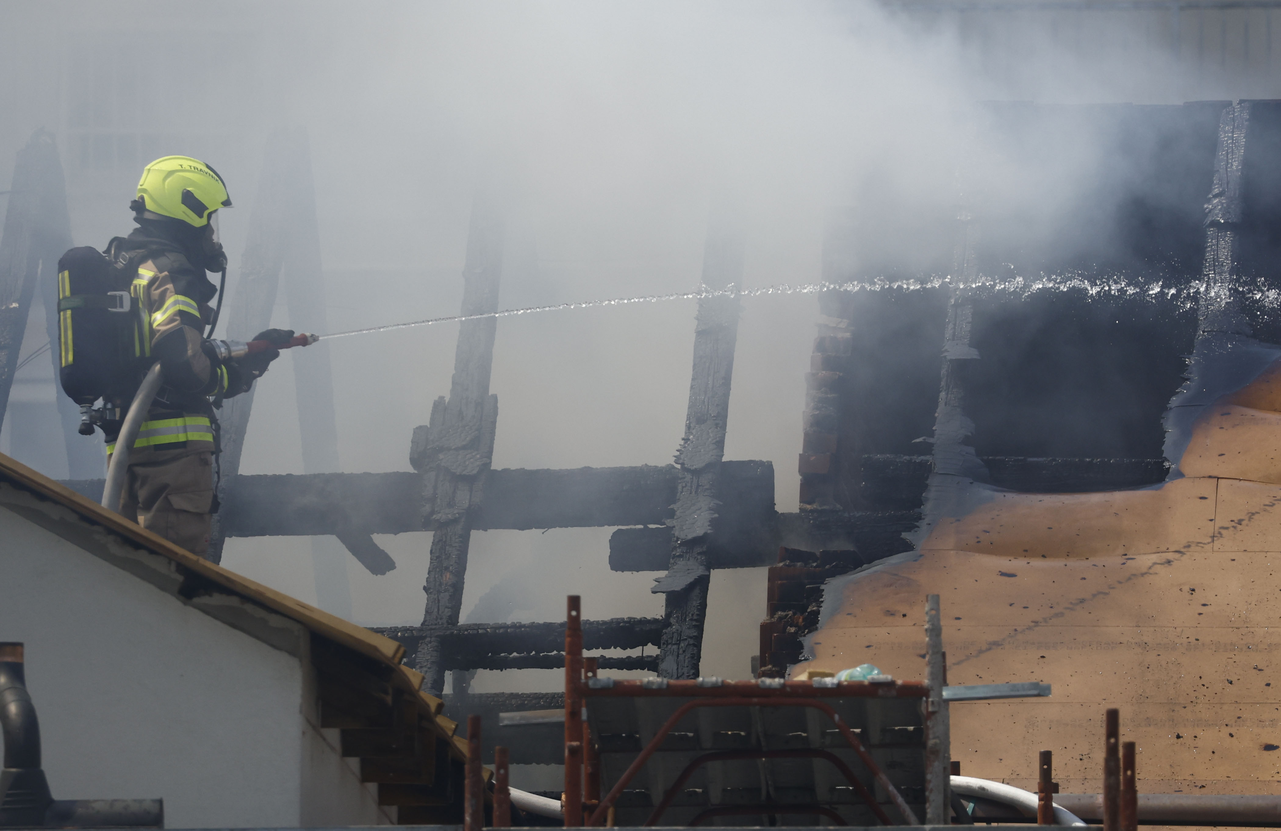 Požar na stavbi Psihiatrične klinike Ljubljana (Foto: Borut Živulović/BOBO)