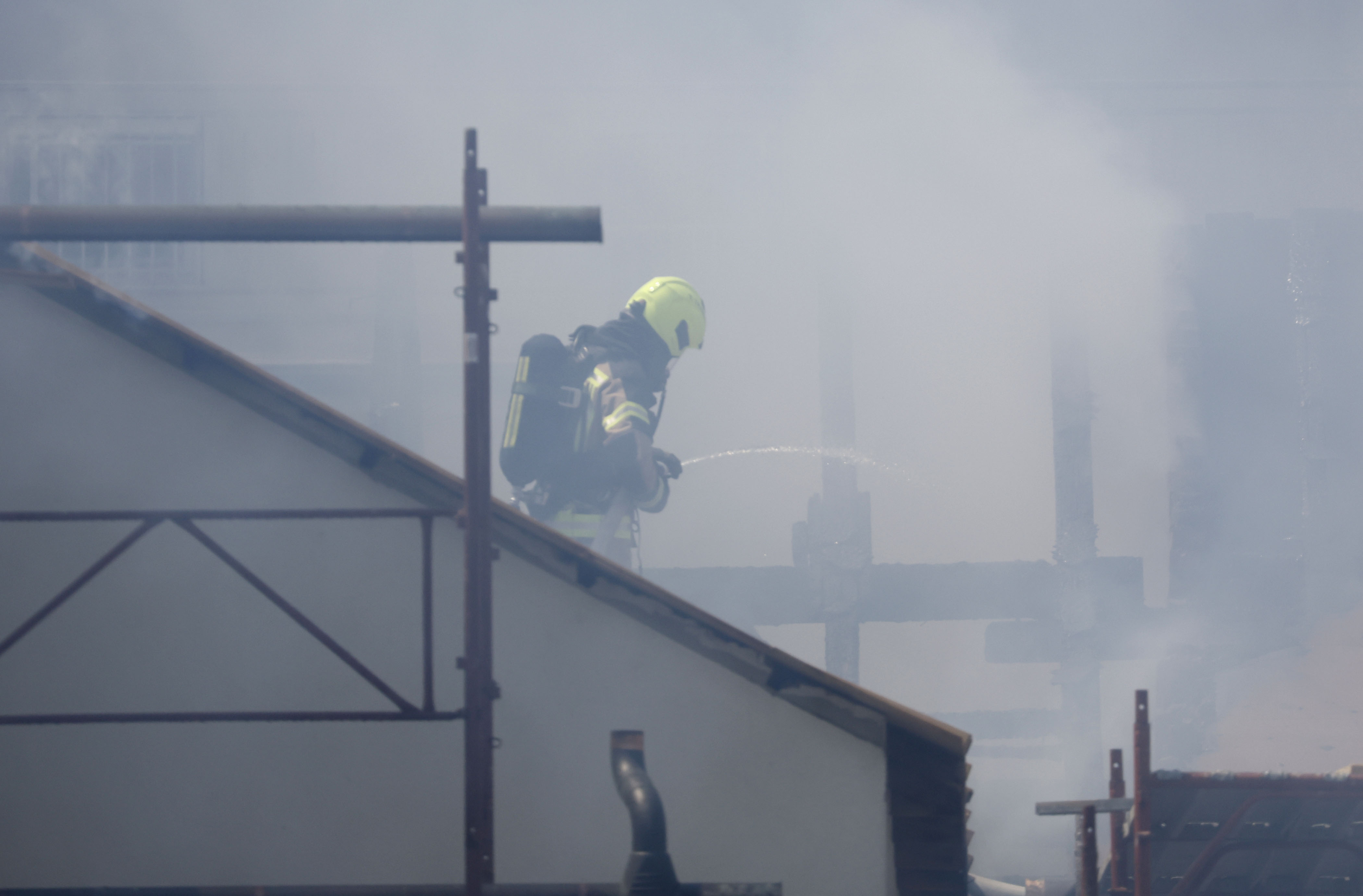 Požar na stavbi Psihiatrične klinike Ljubljana (Foto: Borut Živulović/BOBO)