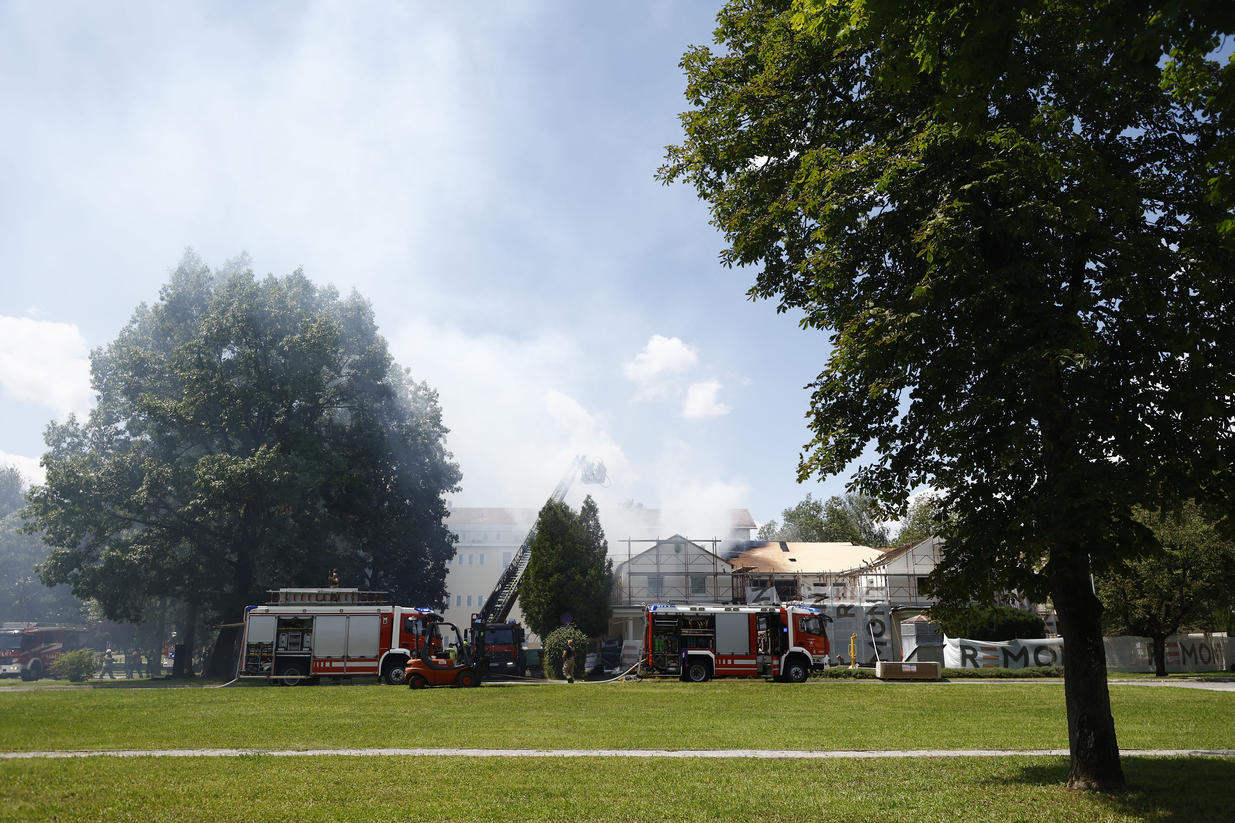 Požar na stavbi Psihiatrične klinike Ljubljana (Foto: Borut Živulović/BOBO)