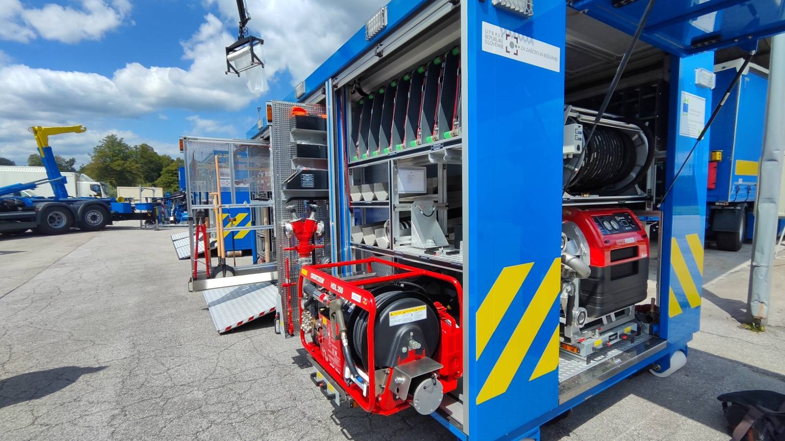 specialno vozilo, intervencija, neurje, ujma, uprava za zaščito in reševanje