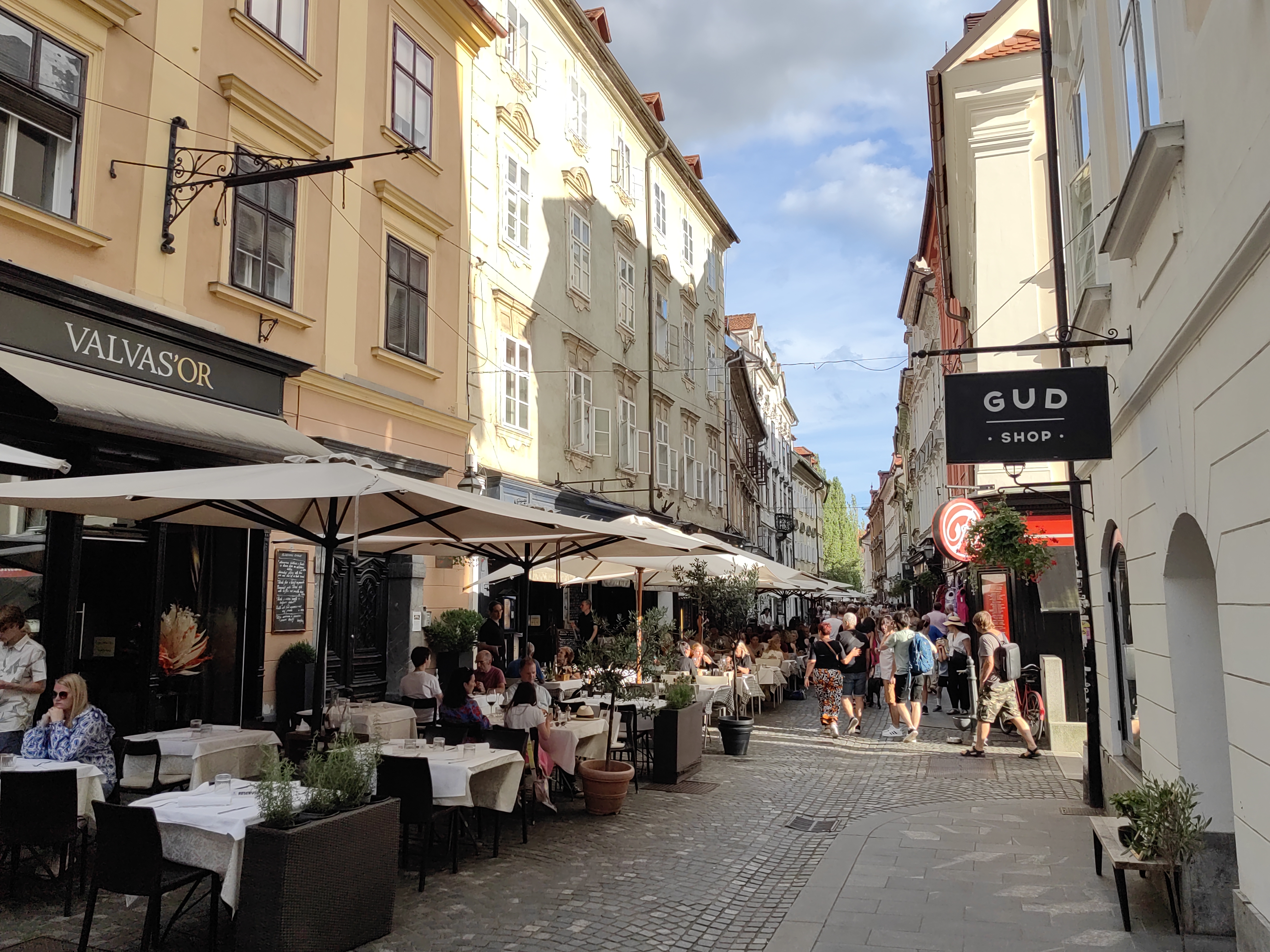 Gostinski vrtovi, Mestni trg